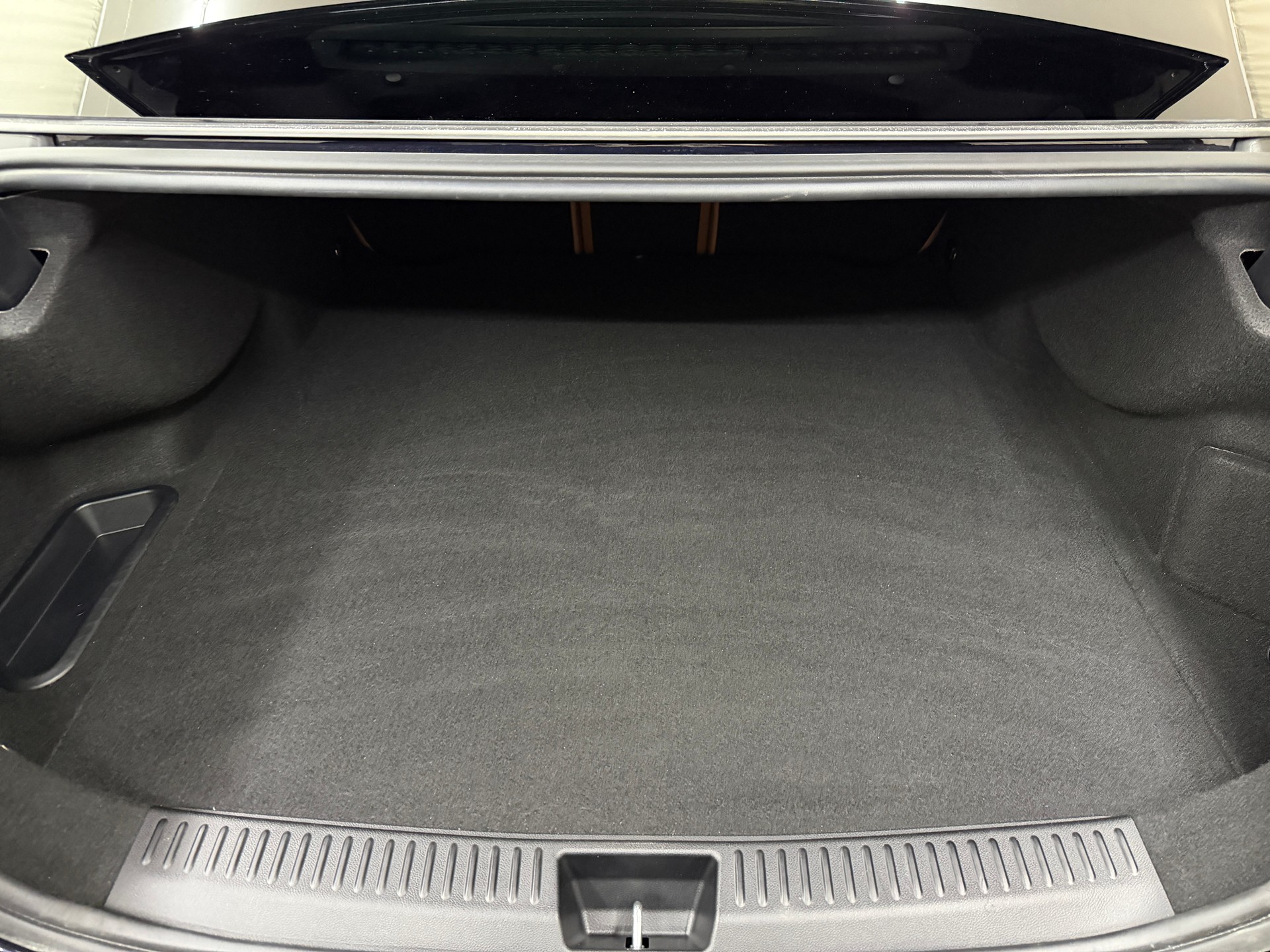 MERCEDES-BENZ E 300 e 4Matic 9G-Tronic-image-18