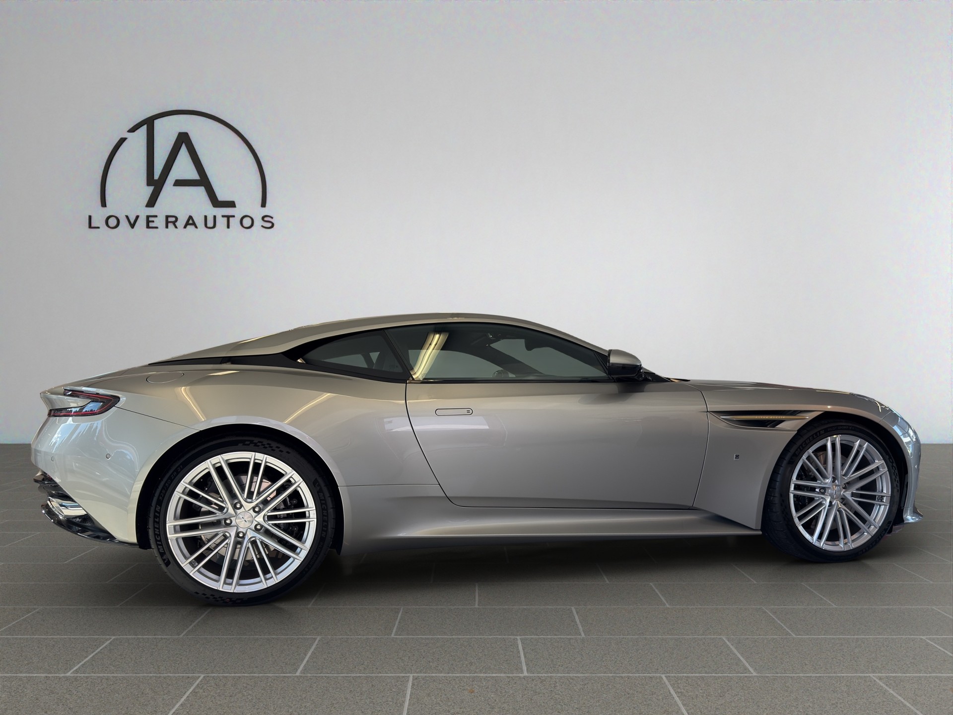 ASTON MARTIN DB12 4.0 V8 Bi-Turbo "1 of 60 Goldfinger Edition"-image-1