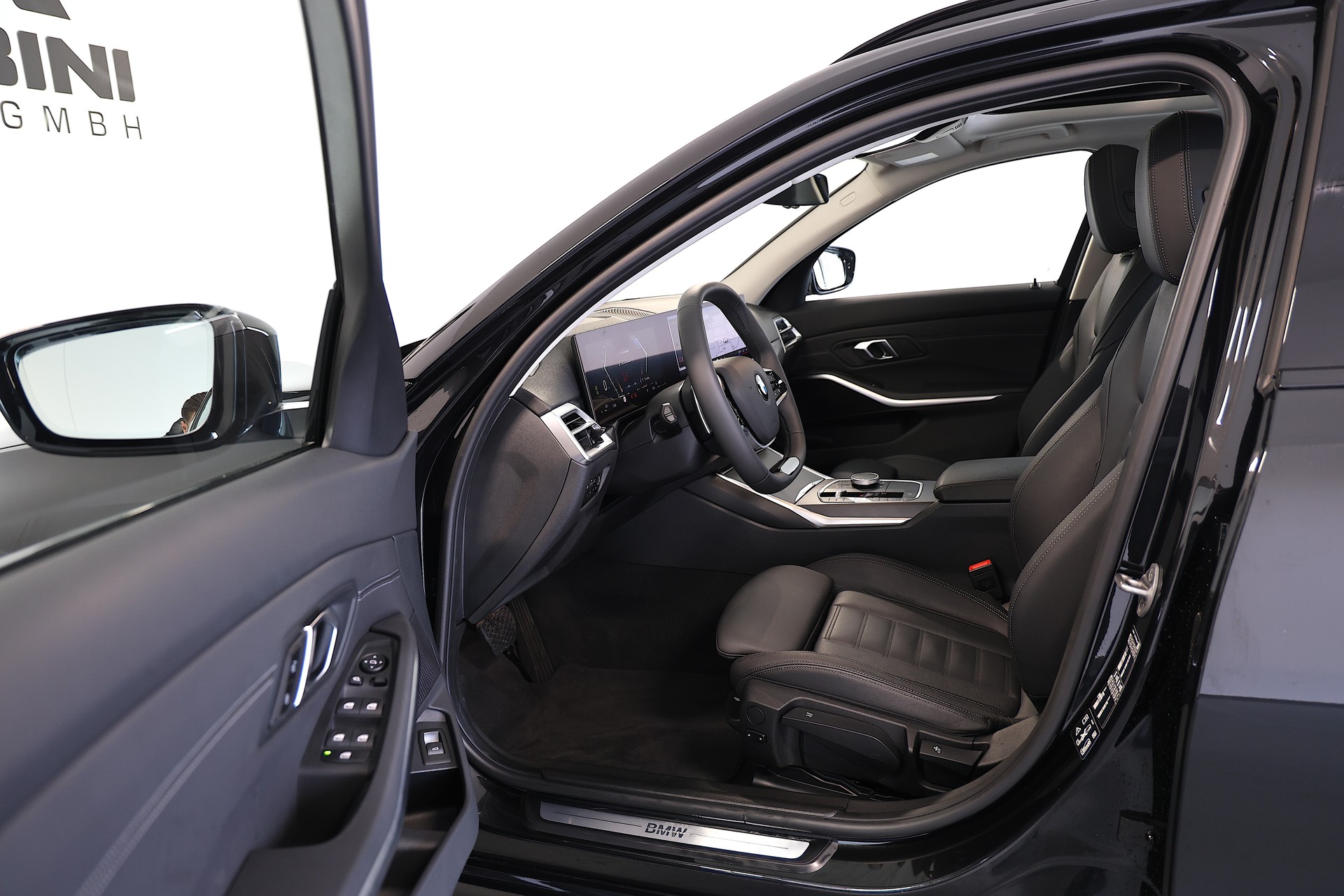 BMW 320d xDrive 48V Touring Steptronic-image-5