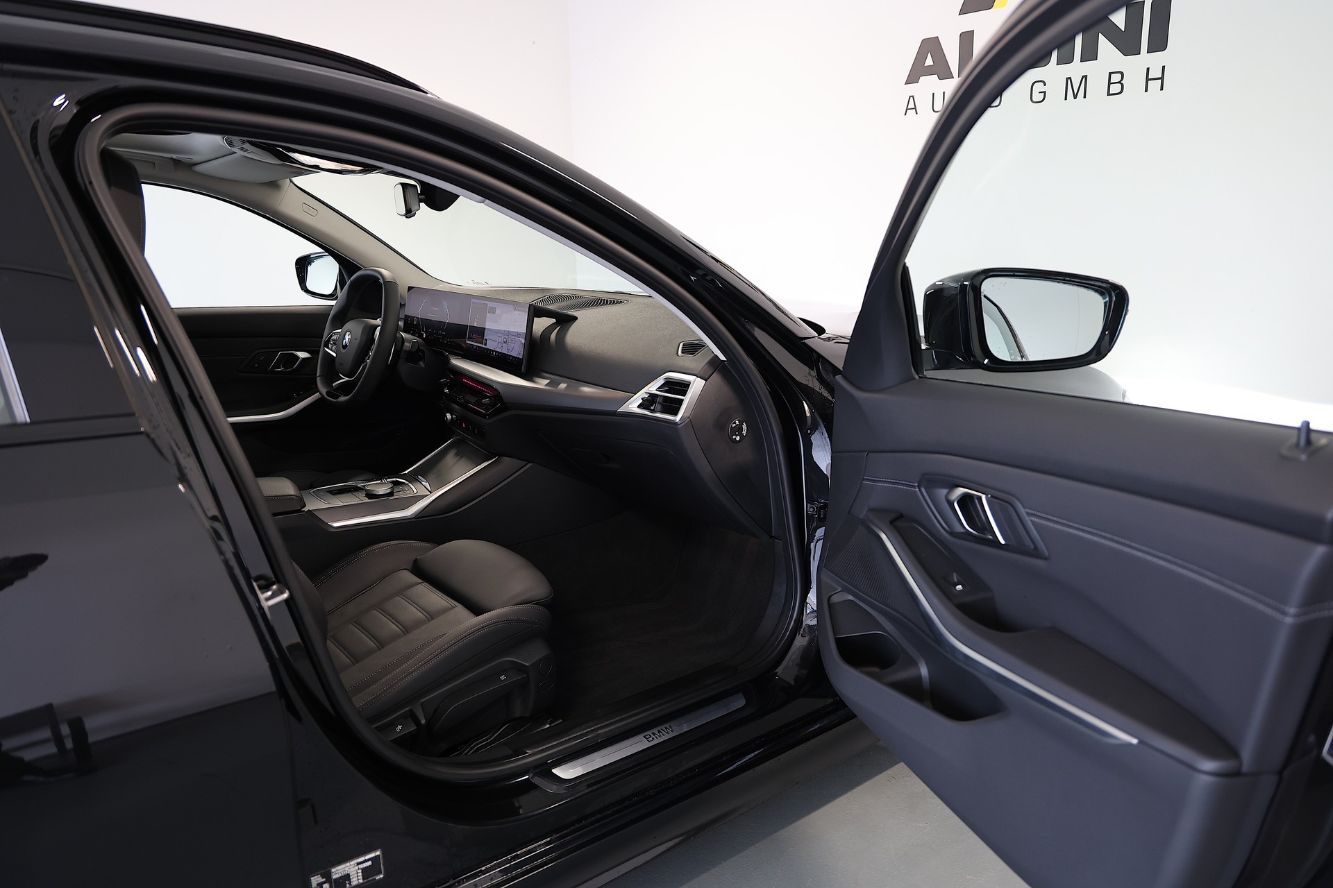 BMW 320d xDrive 48V Touring Steptronic-image-10