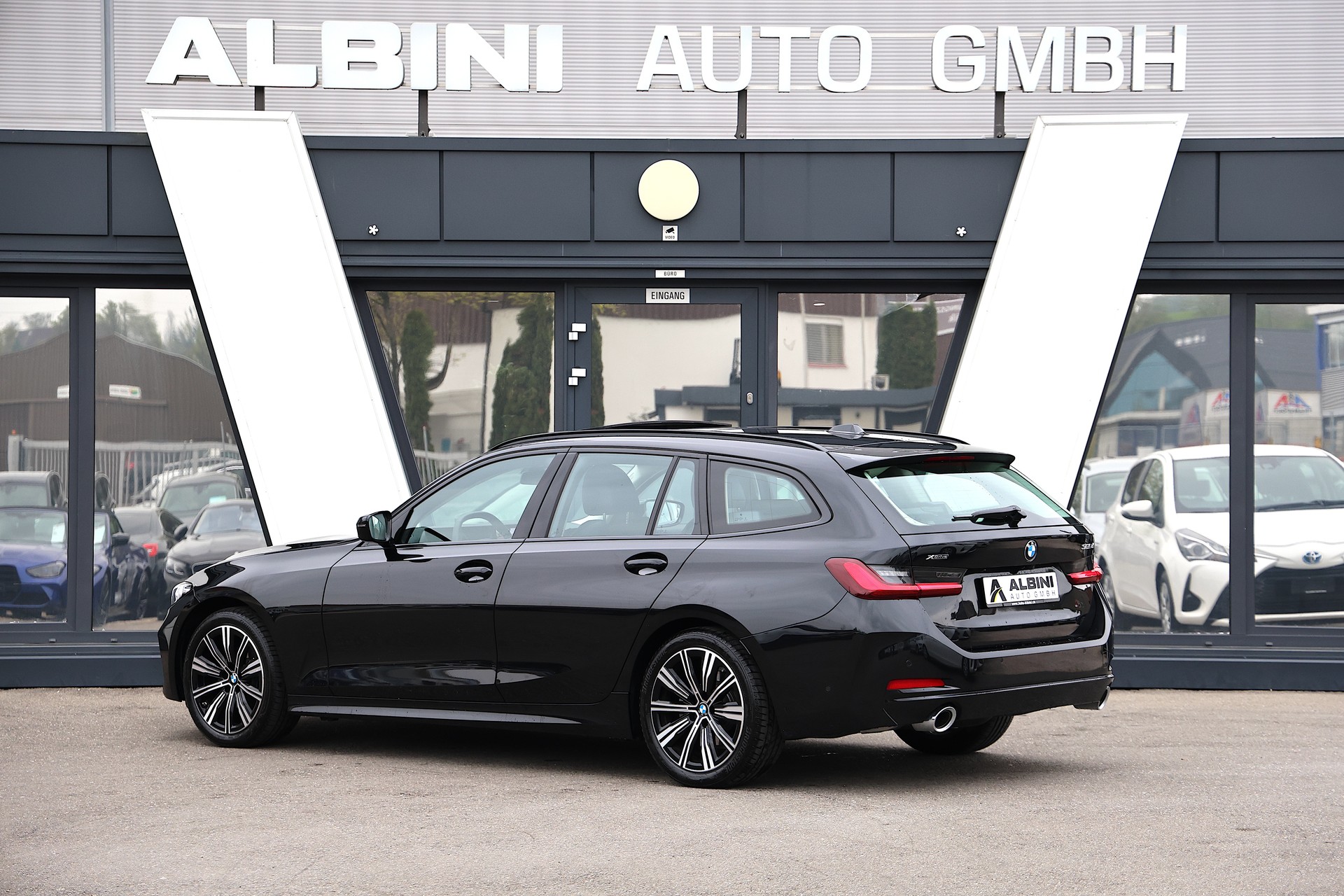 BMW 320d xDrive 48V Touring Steptronic-image-3