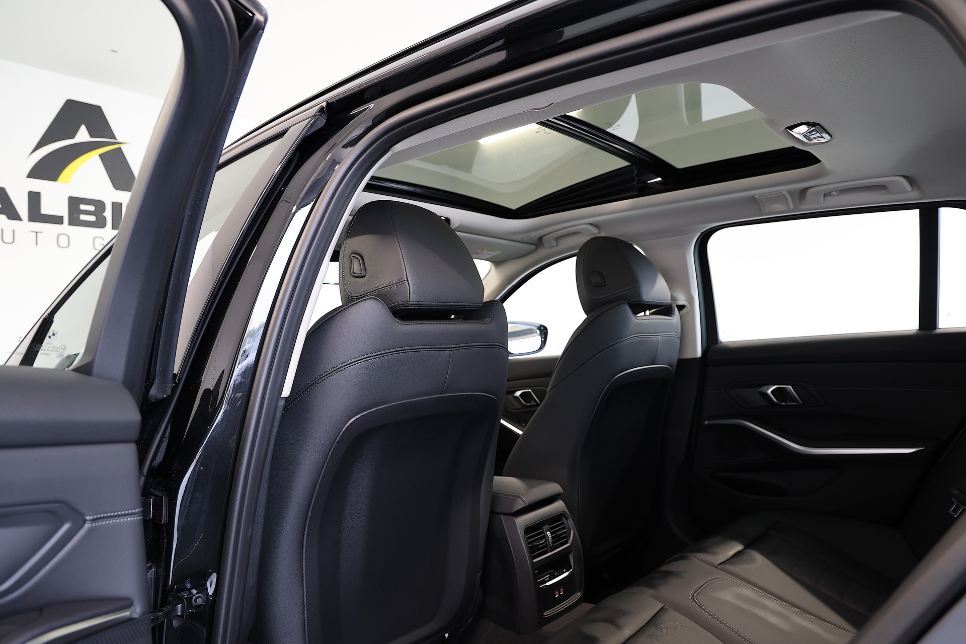 BMW 320d xDrive 48V Touring Steptronic-image-15