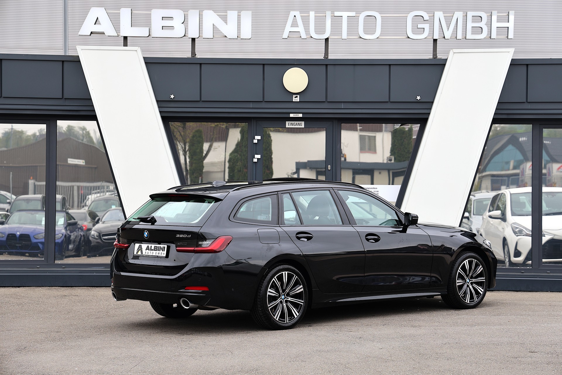 BMW 320d xDrive 48V Touring Steptronic-image-2