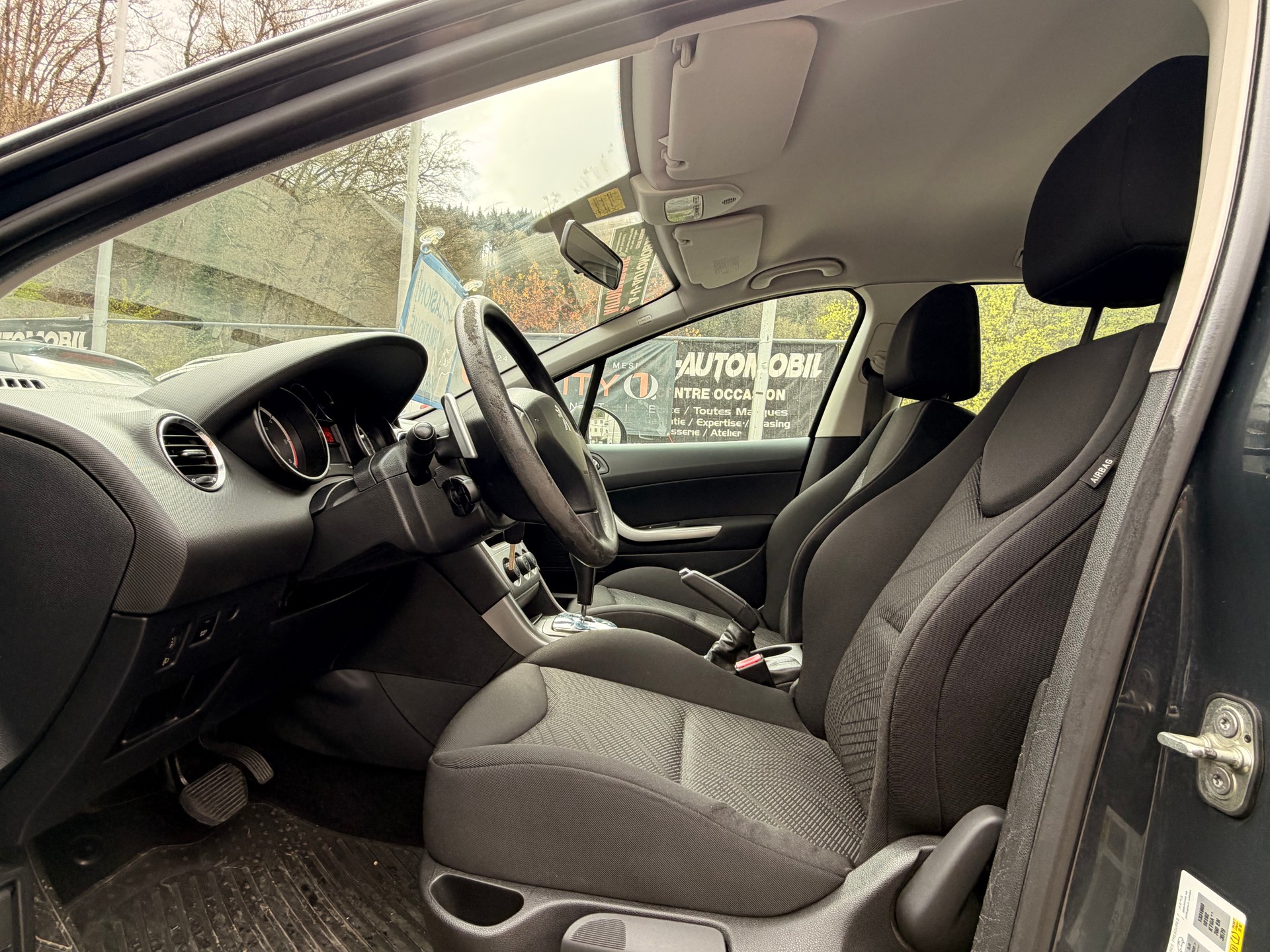PEUGEOT 308 SW 1.6 HDI Allure EGS6-image-8