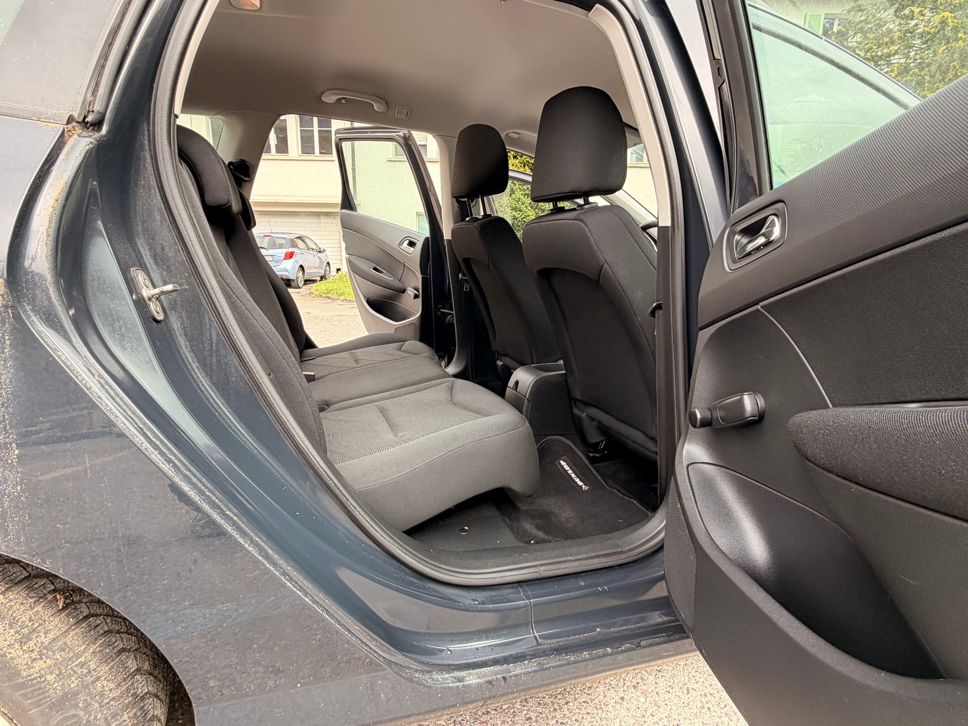 PEUGEOT 308 SW 1.6 HDI Allure EGS6-image-11