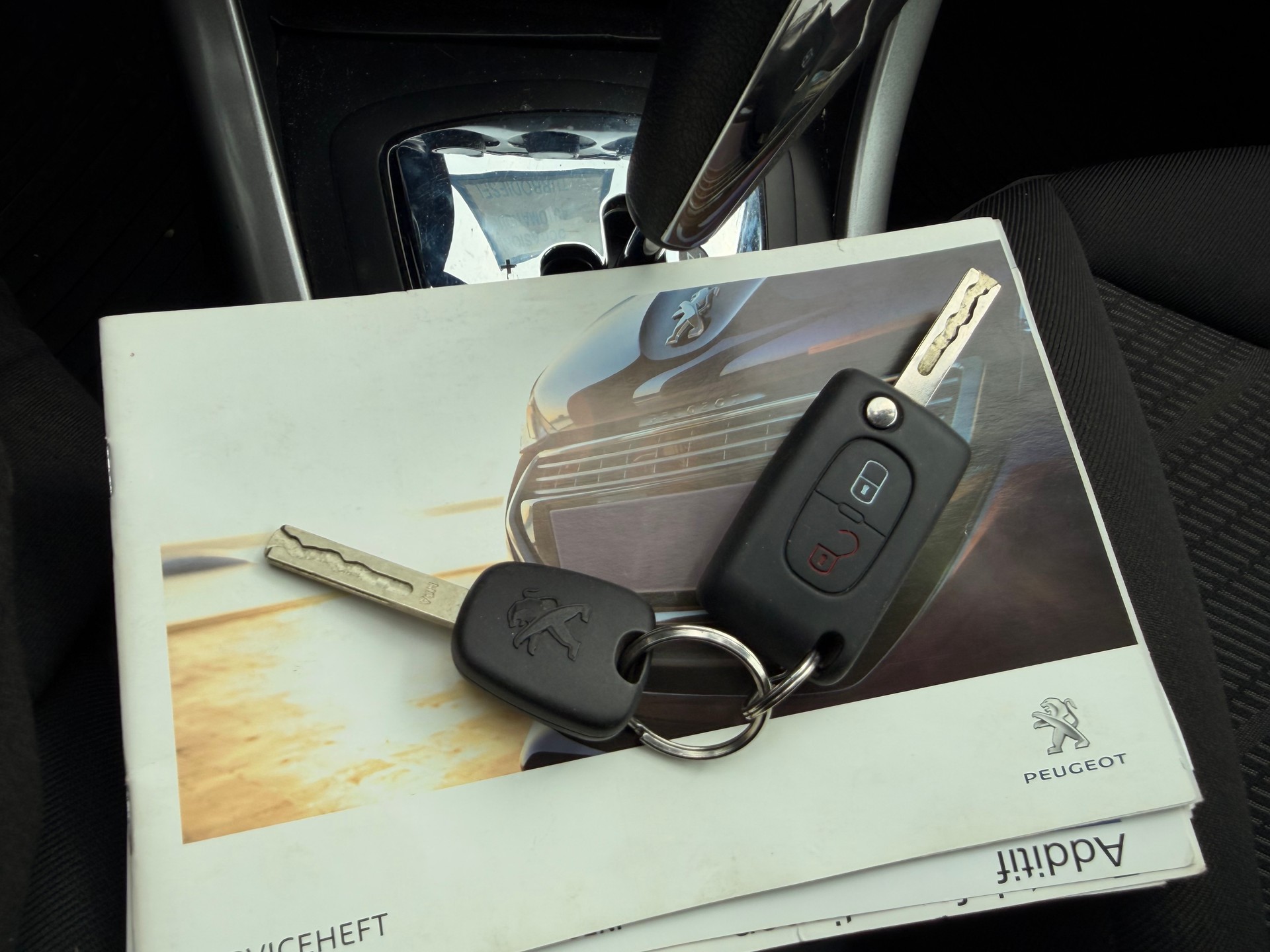 PEUGEOT 308 SW 1.6 HDI Allure EGS6-image-29