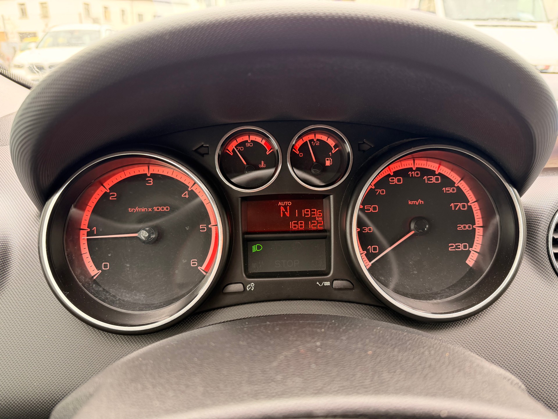 PEUGEOT 308 SW 1.6 HDI Allure EGS6-image-26
