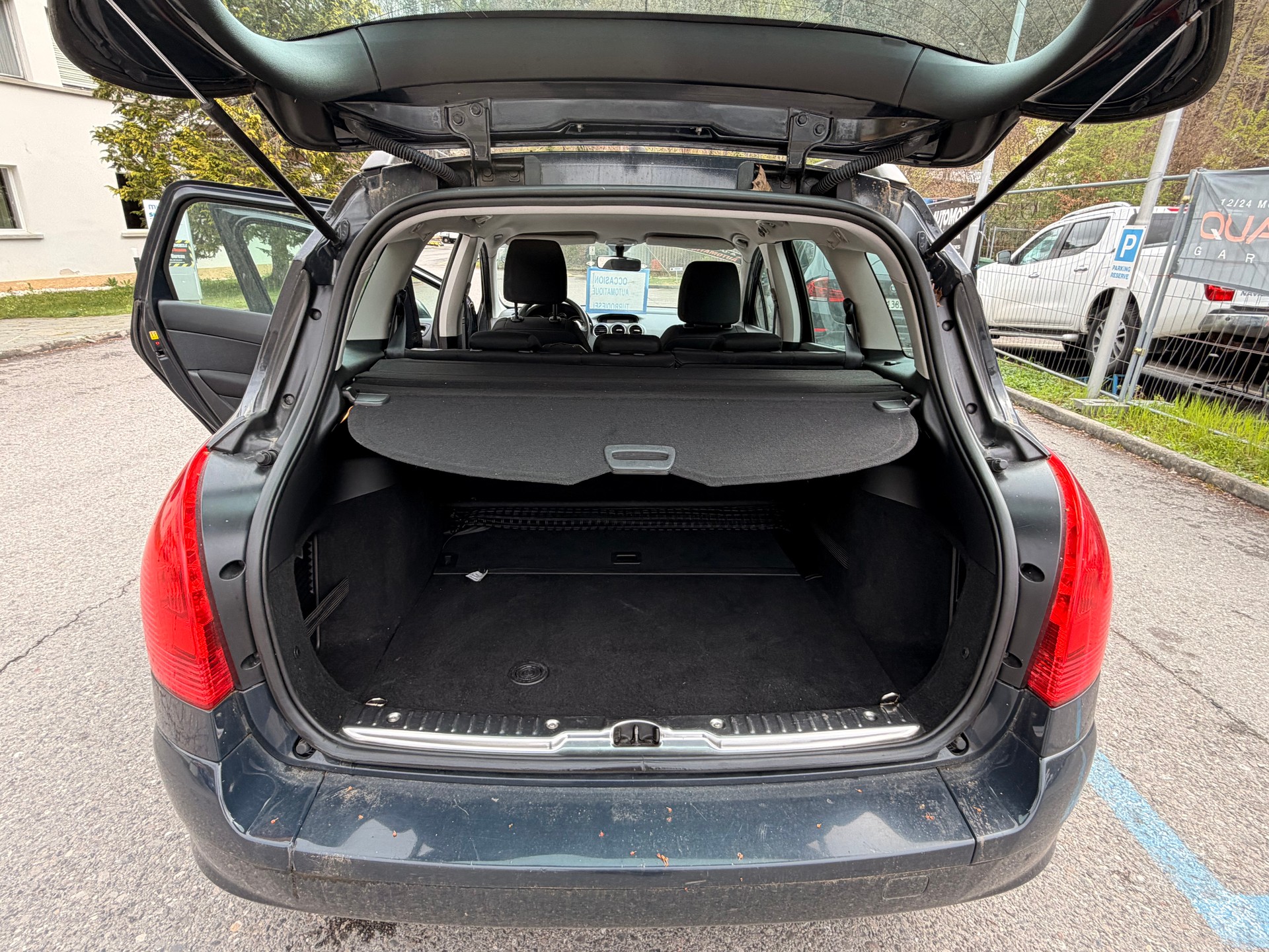 PEUGEOT 308 SW 1.6 HDI Allure EGS6-image-10