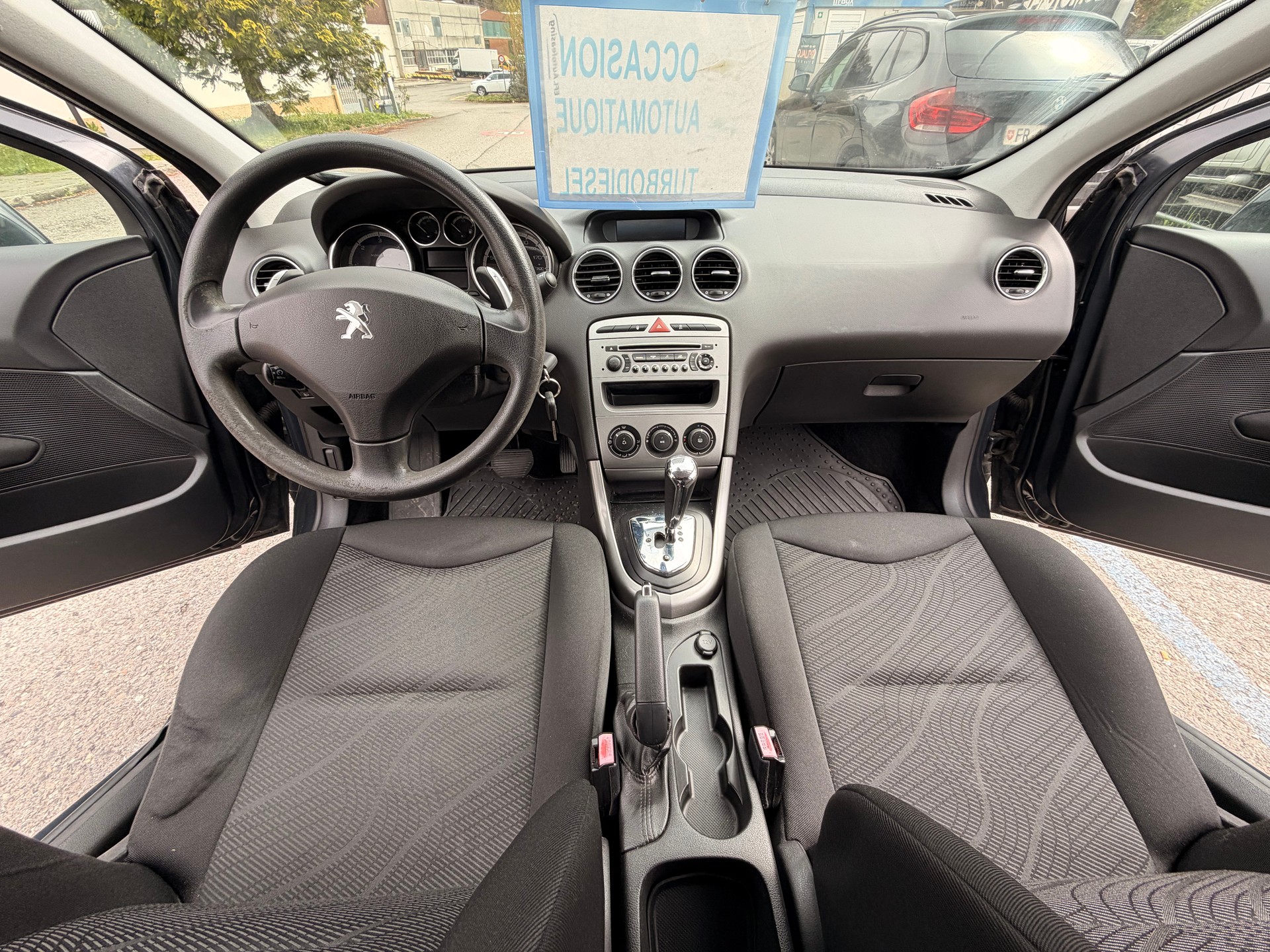 PEUGEOT 308 SW 1.6 HDI Allure EGS6-image-22