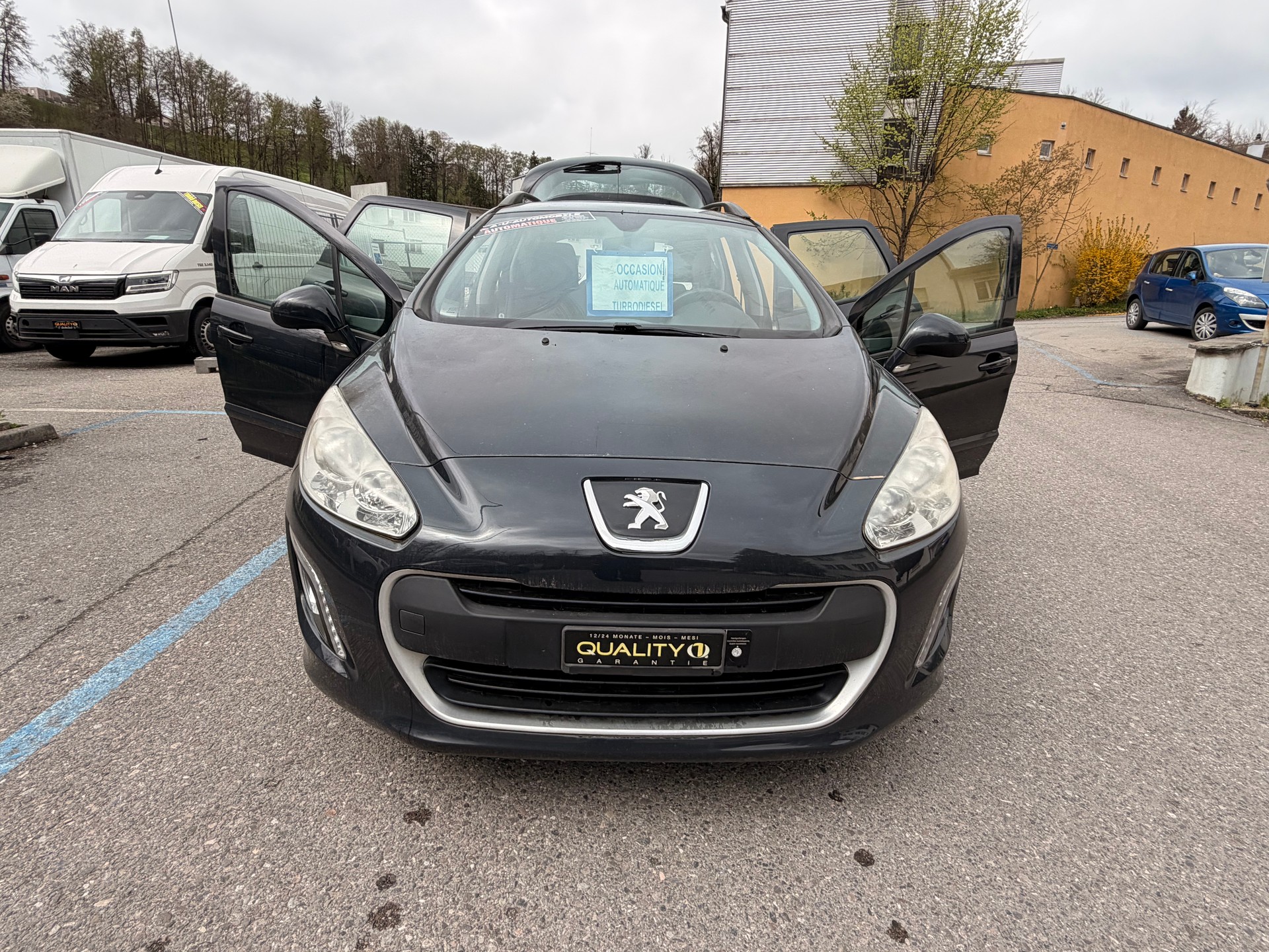 PEUGEOT 308 SW 1.6 HDI Allure EGS6-image-13