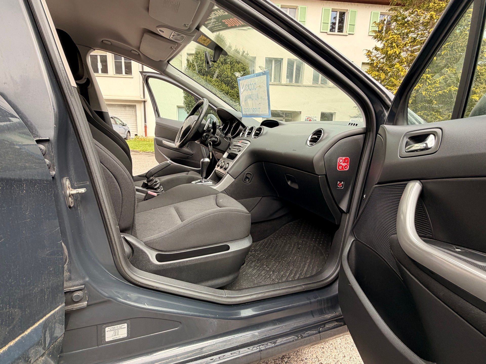 PEUGEOT 308 SW 1.6 HDI Allure EGS6-image-12