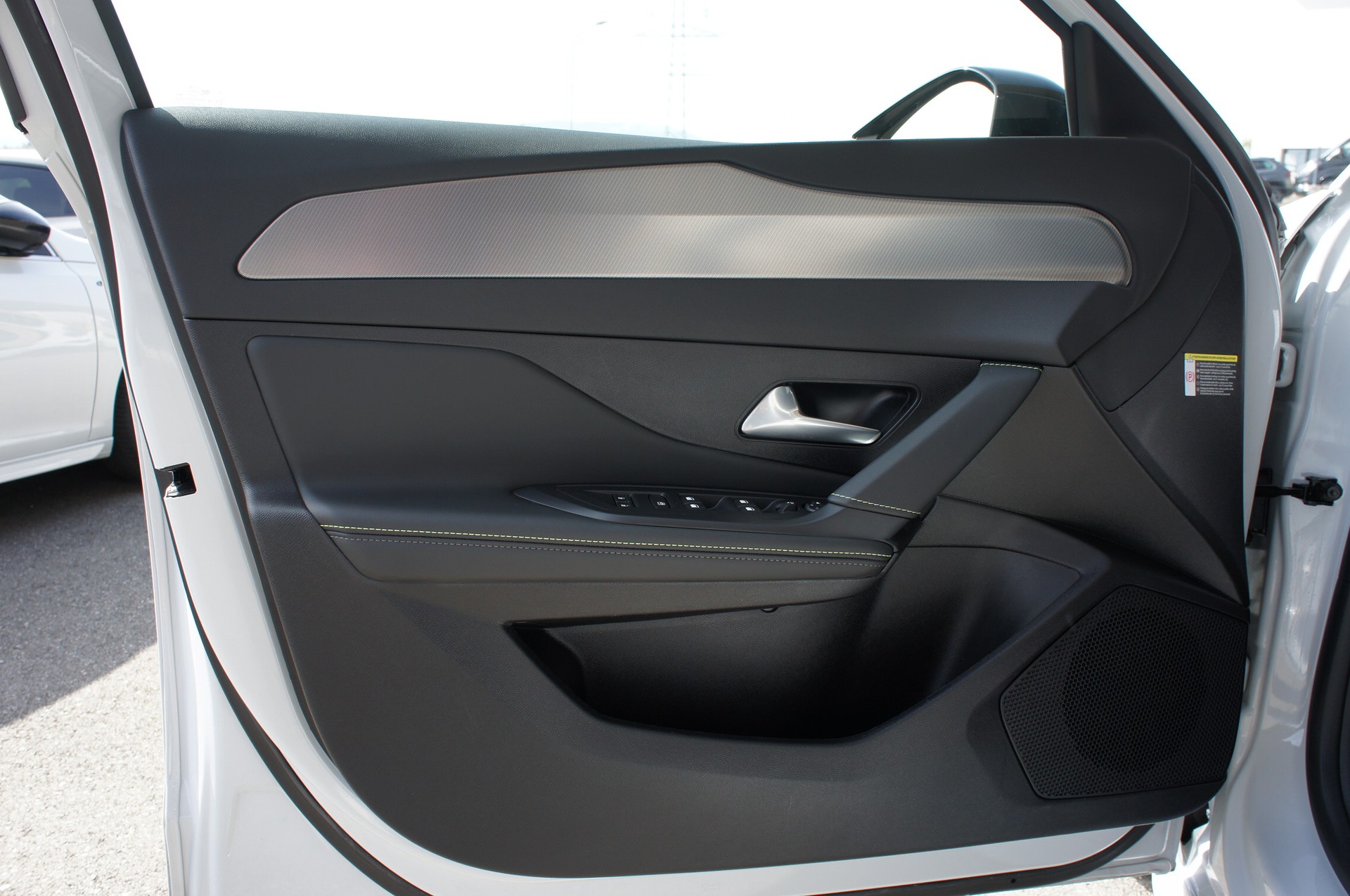 PEUGEOT 308 1.2 HEV 145 GT-image-11