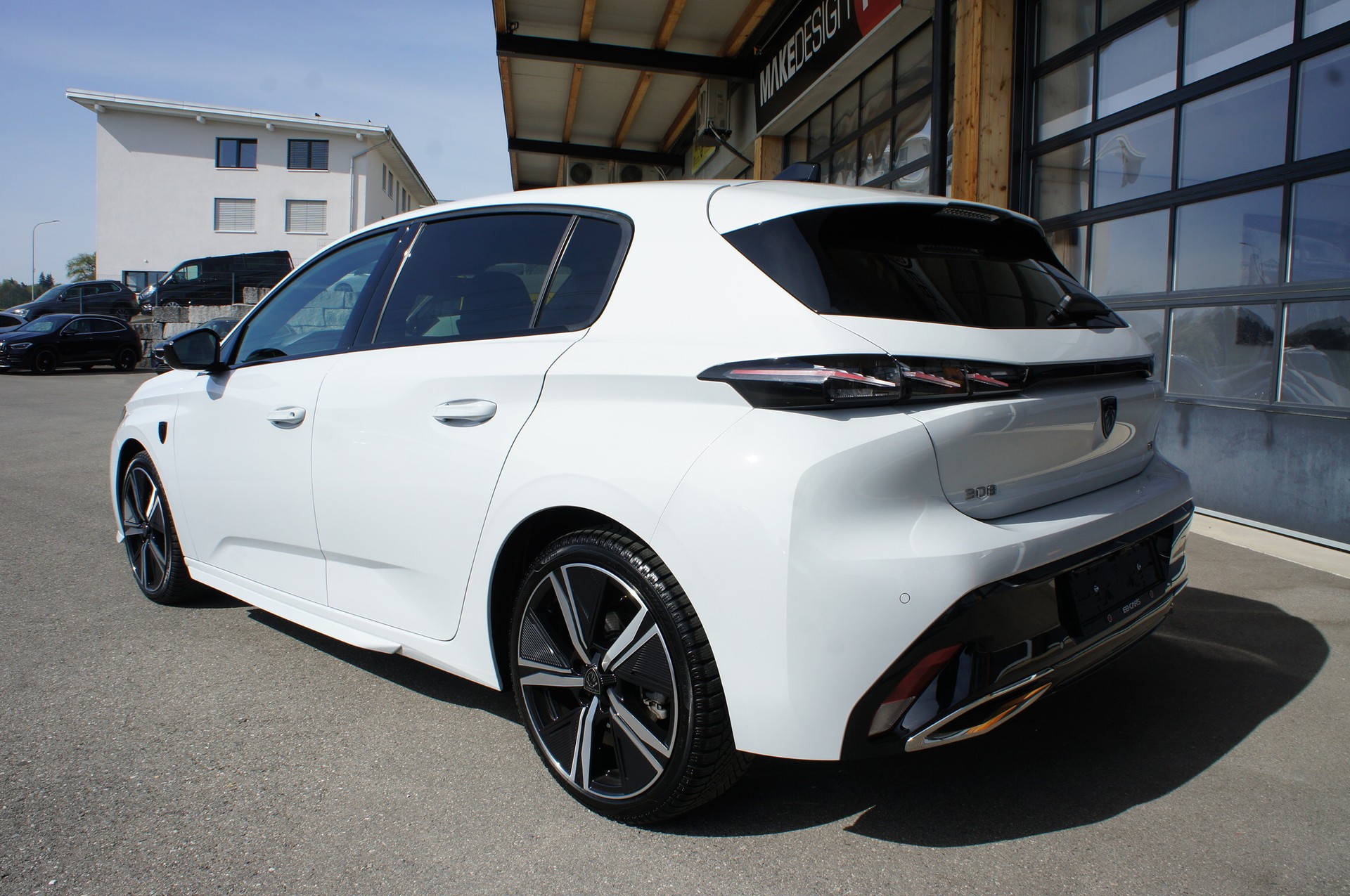 PEUGEOT 308 1.2 HEV 145 GT-showroom-element-2
