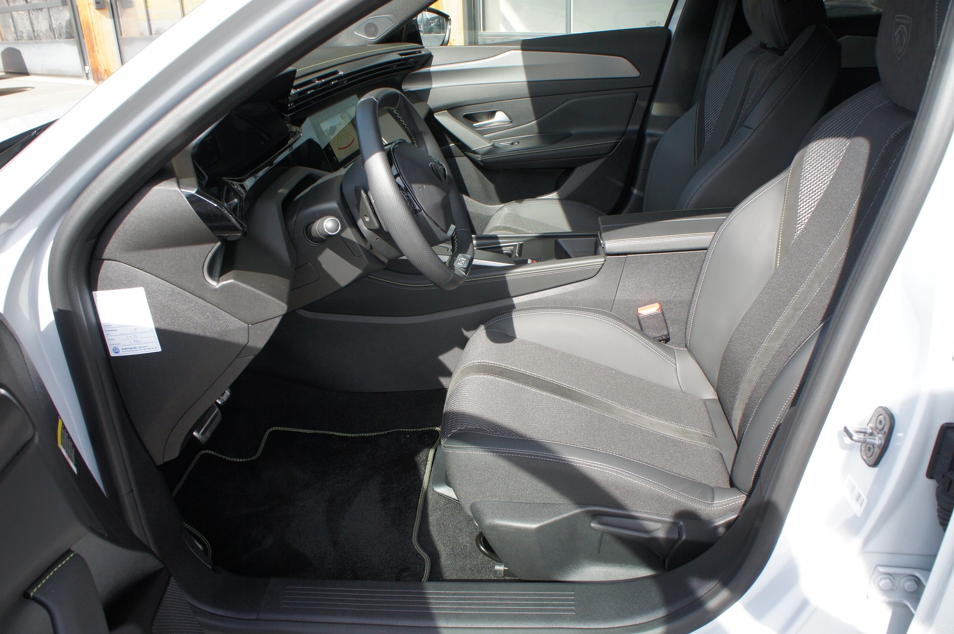PEUGEOT 308 1.2 HEV 145 GT-image-12