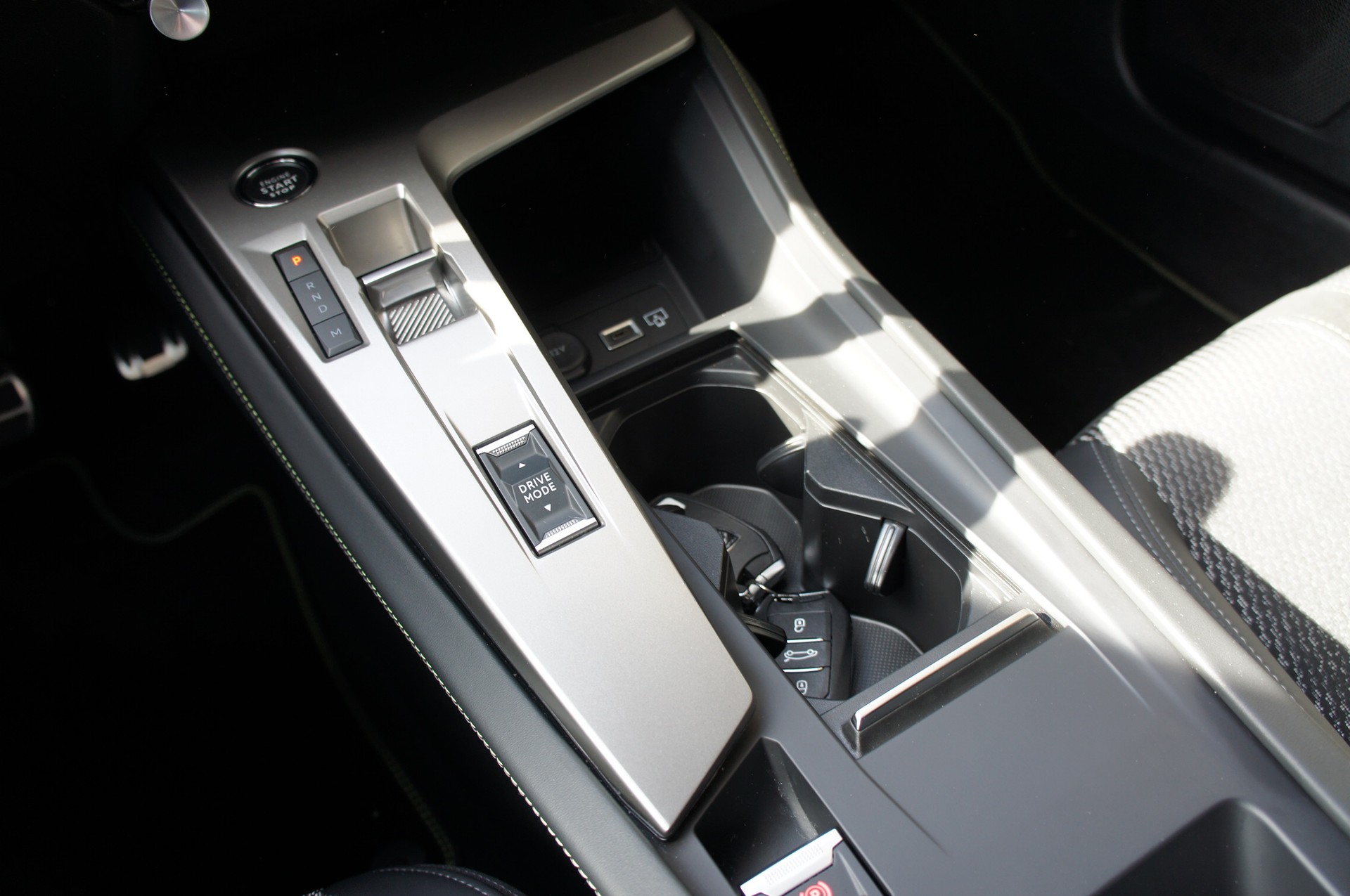 PEUGEOT 308 1.2 HEV 145 GT-image-15