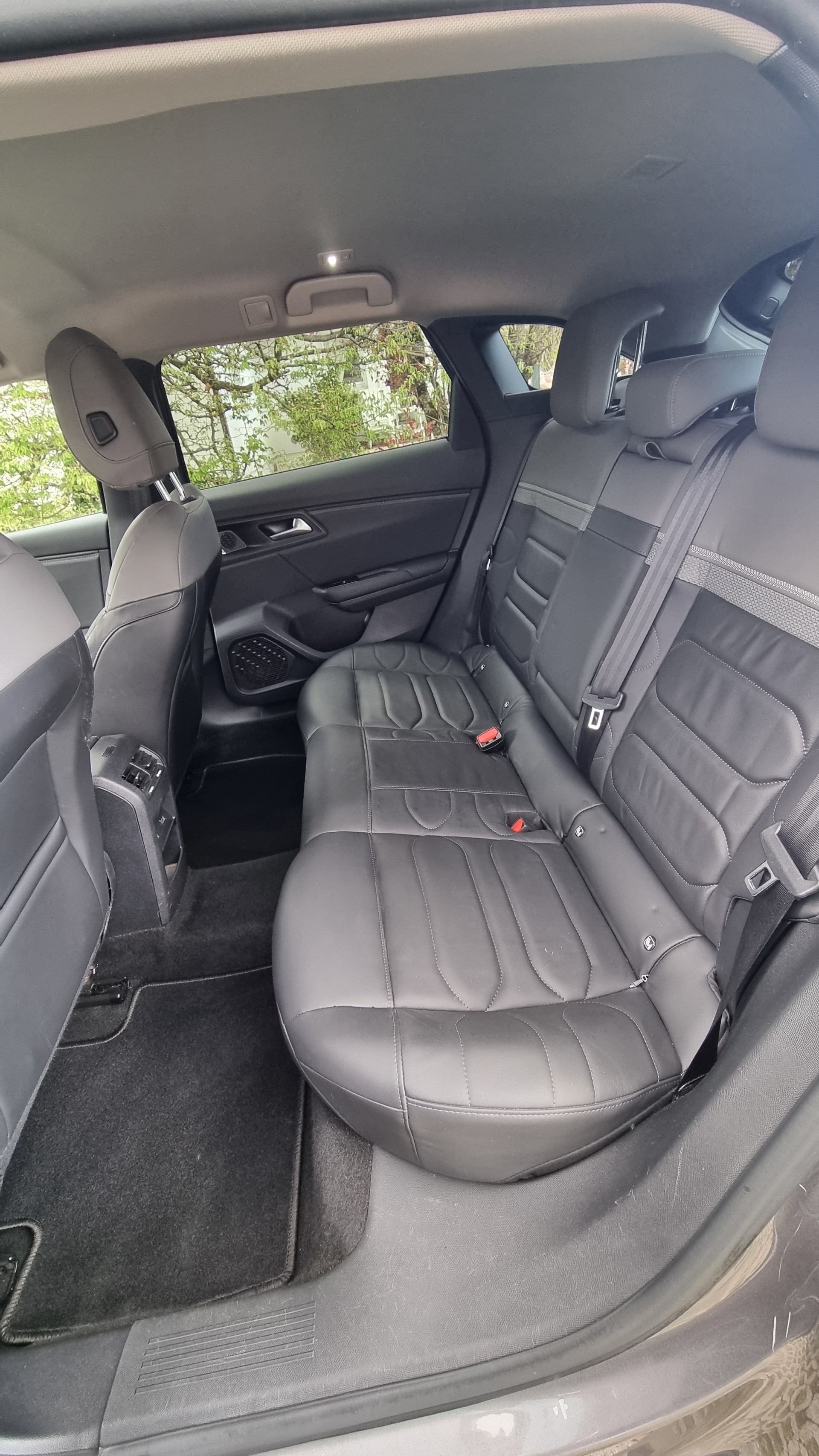 CITROEN C5 X 1.6i PureTech Shine EAT8-image-3