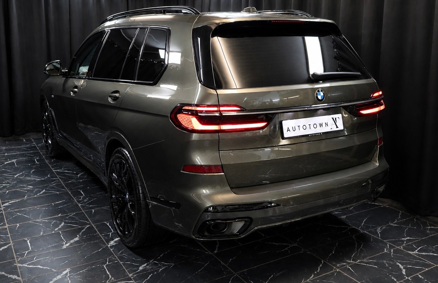BMW X7 xDrive 48V 40d M Sport Pro Steptronic-showroom-element-1