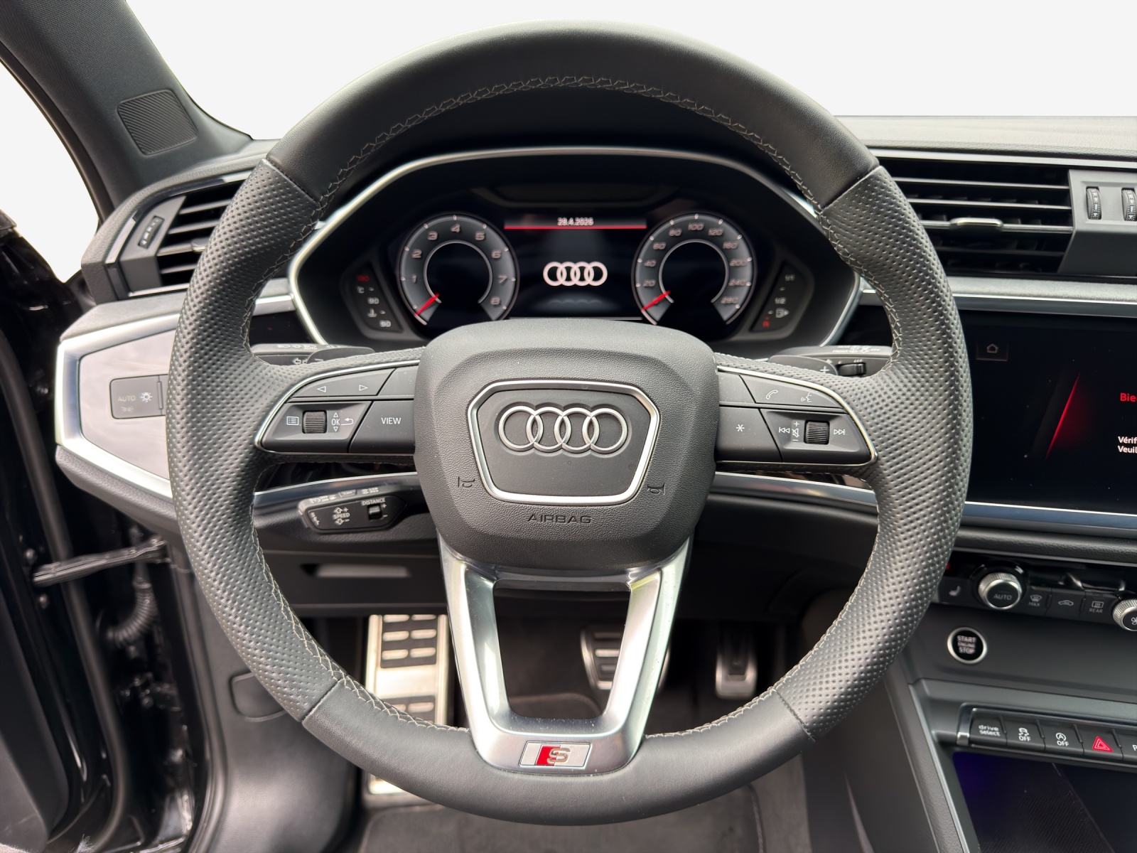 AUDI Q3 Sportback 40 TFSI S line quattro S-tronic-image-9