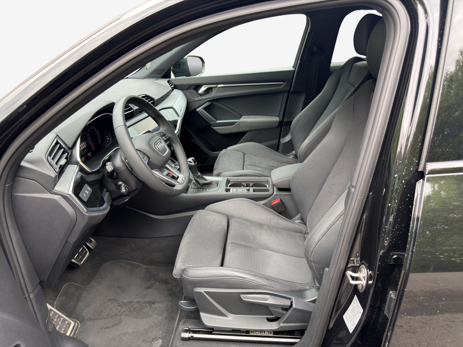 AUDI Q3 Sportback 40 TFSI S line quattro S-tronic-image-7