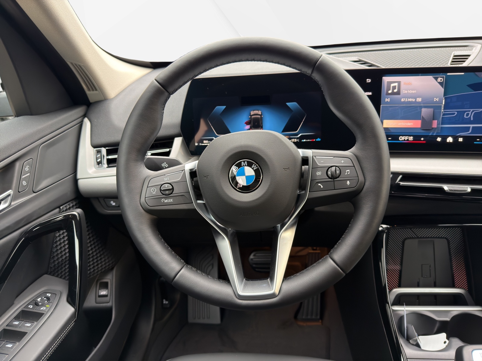 BMW X1 sDrive 18i-image-13