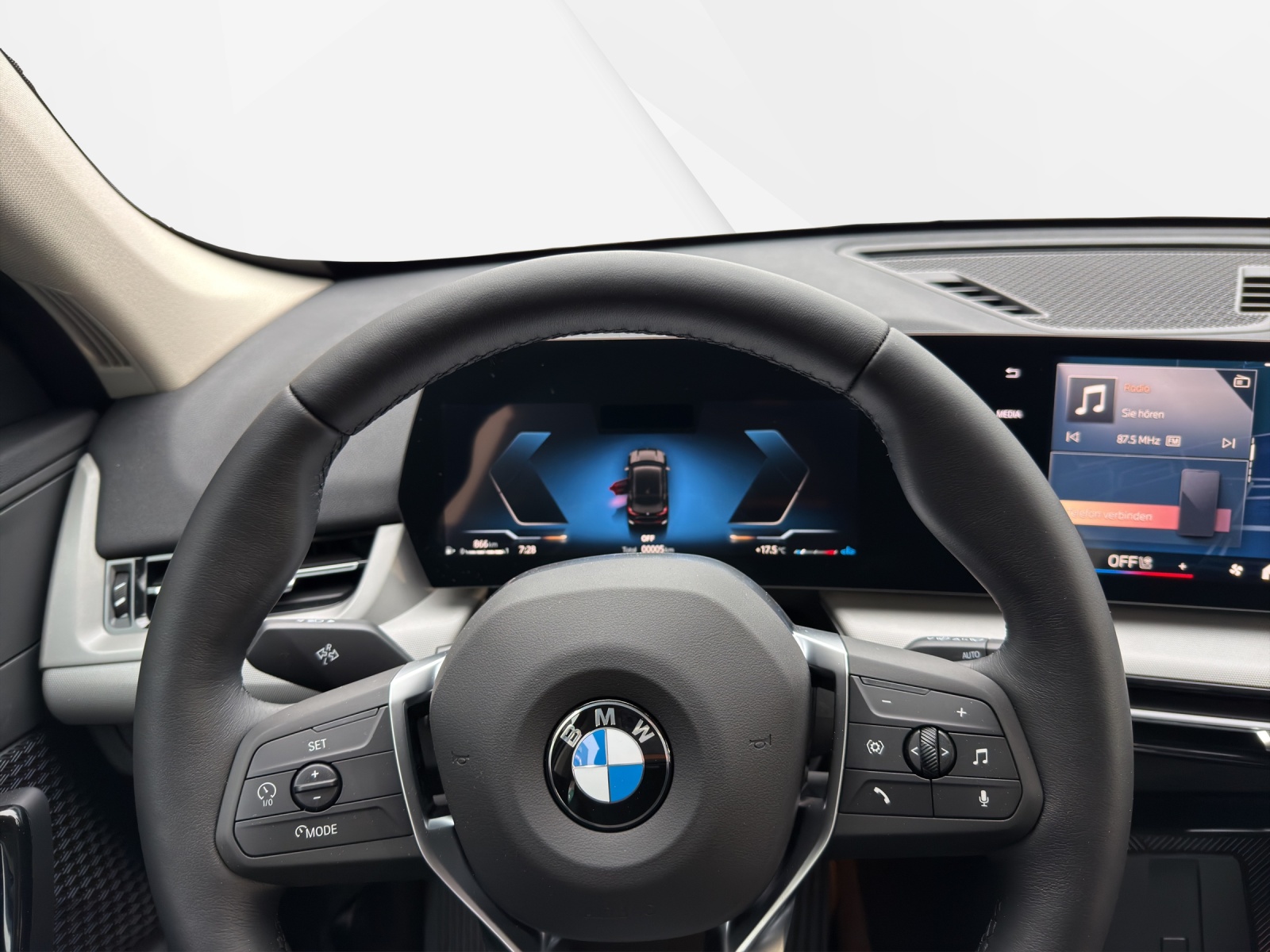 BMW X1 sDrive 18i-image-14