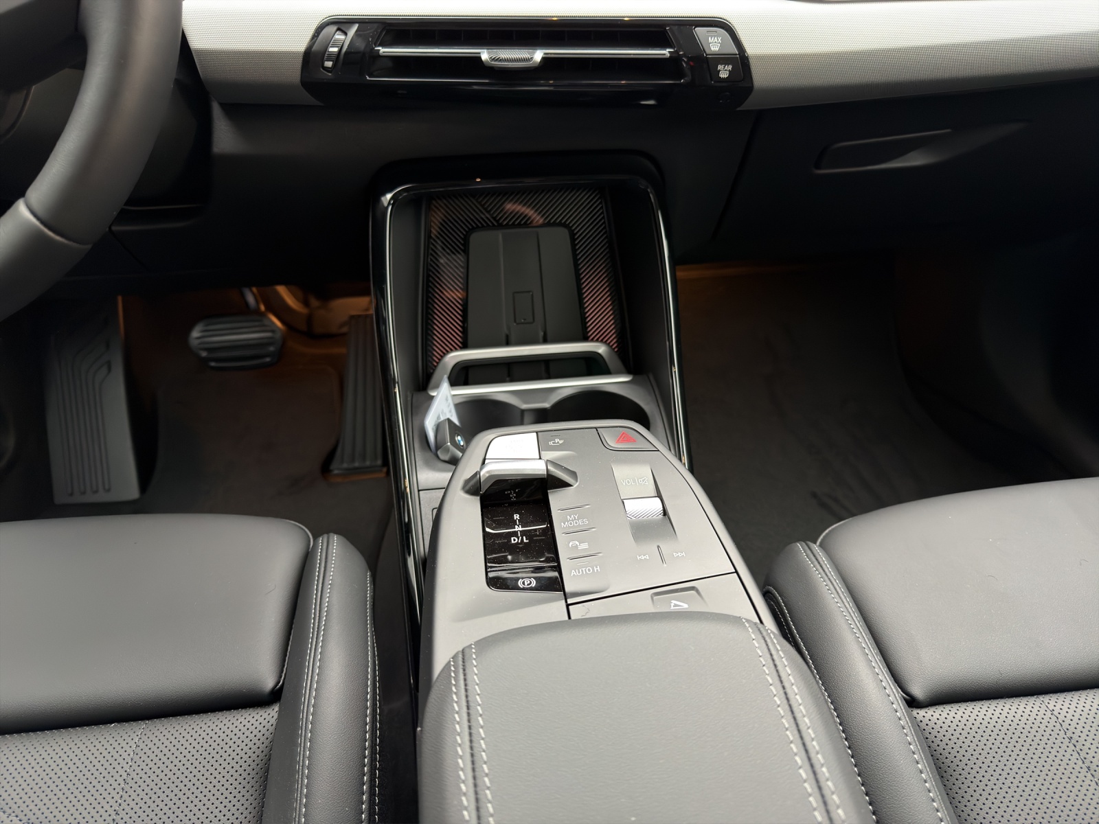 BMW X1 sDrive 18i-image-15