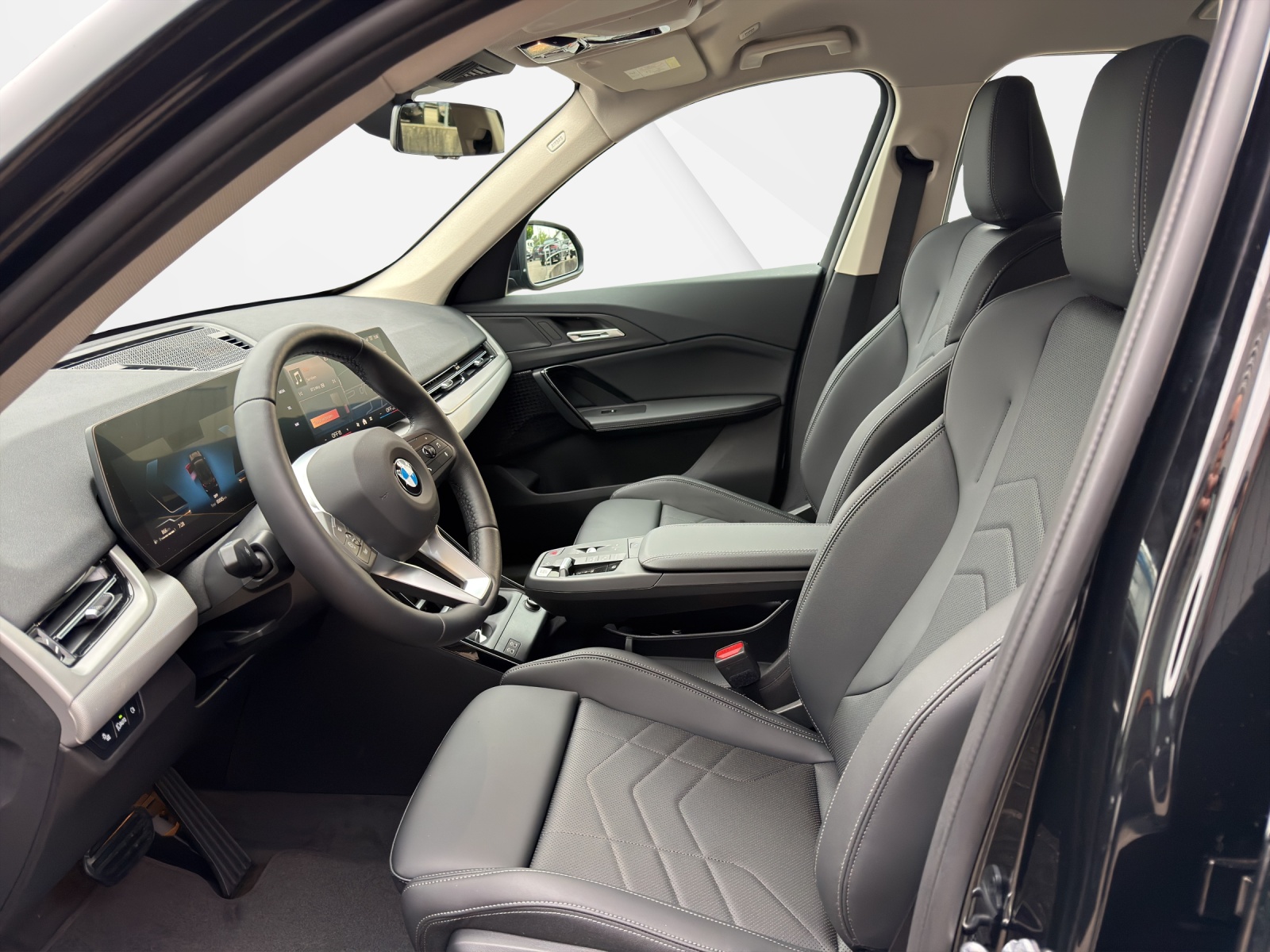 BMW X1 sDrive 18i-image-11