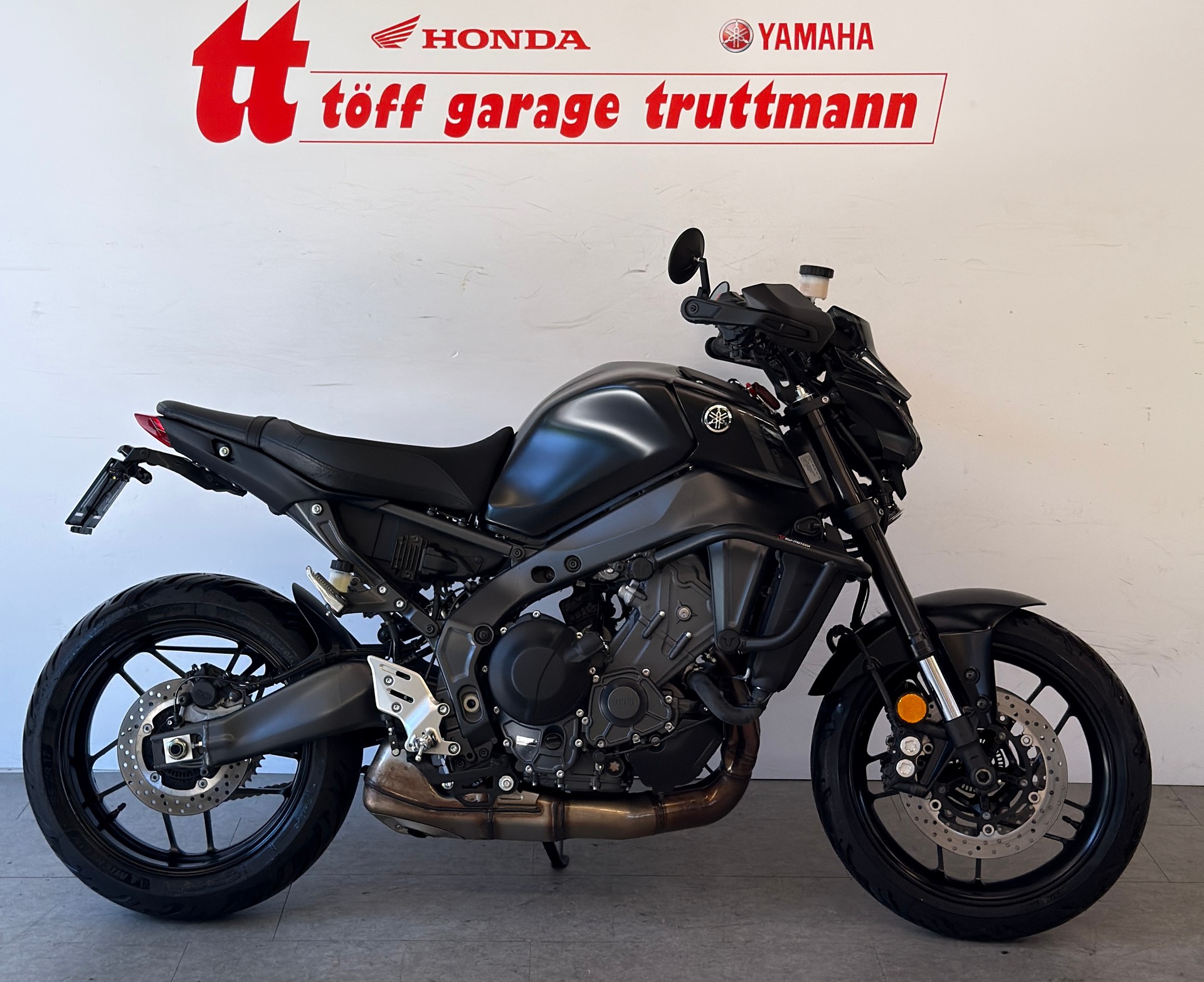 YAMAHA MT-09