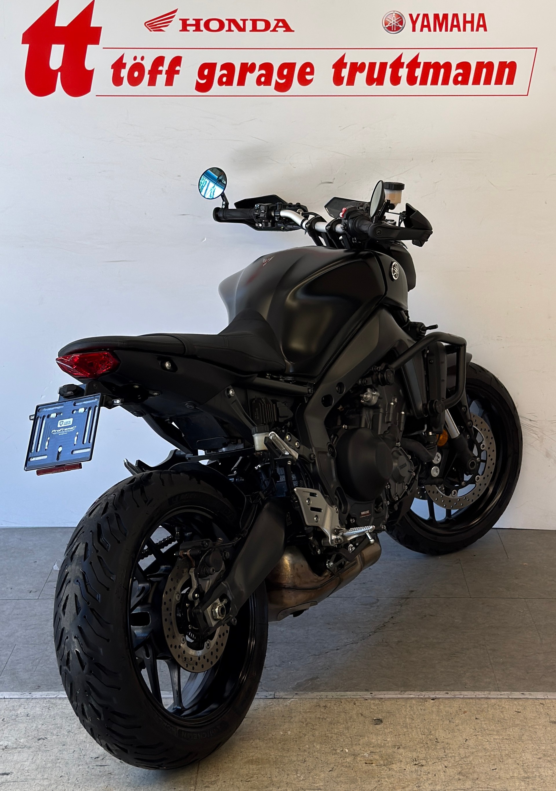 YAMAHA MT-09-showroom-element-3