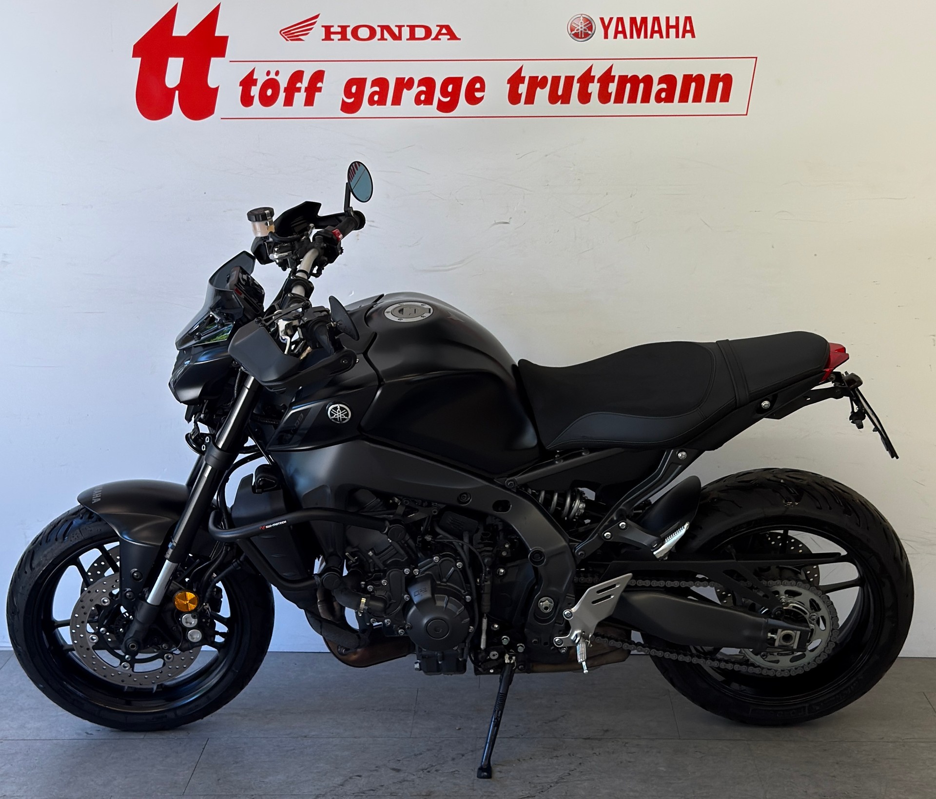 YAMAHA MT-09-showroom-element-1