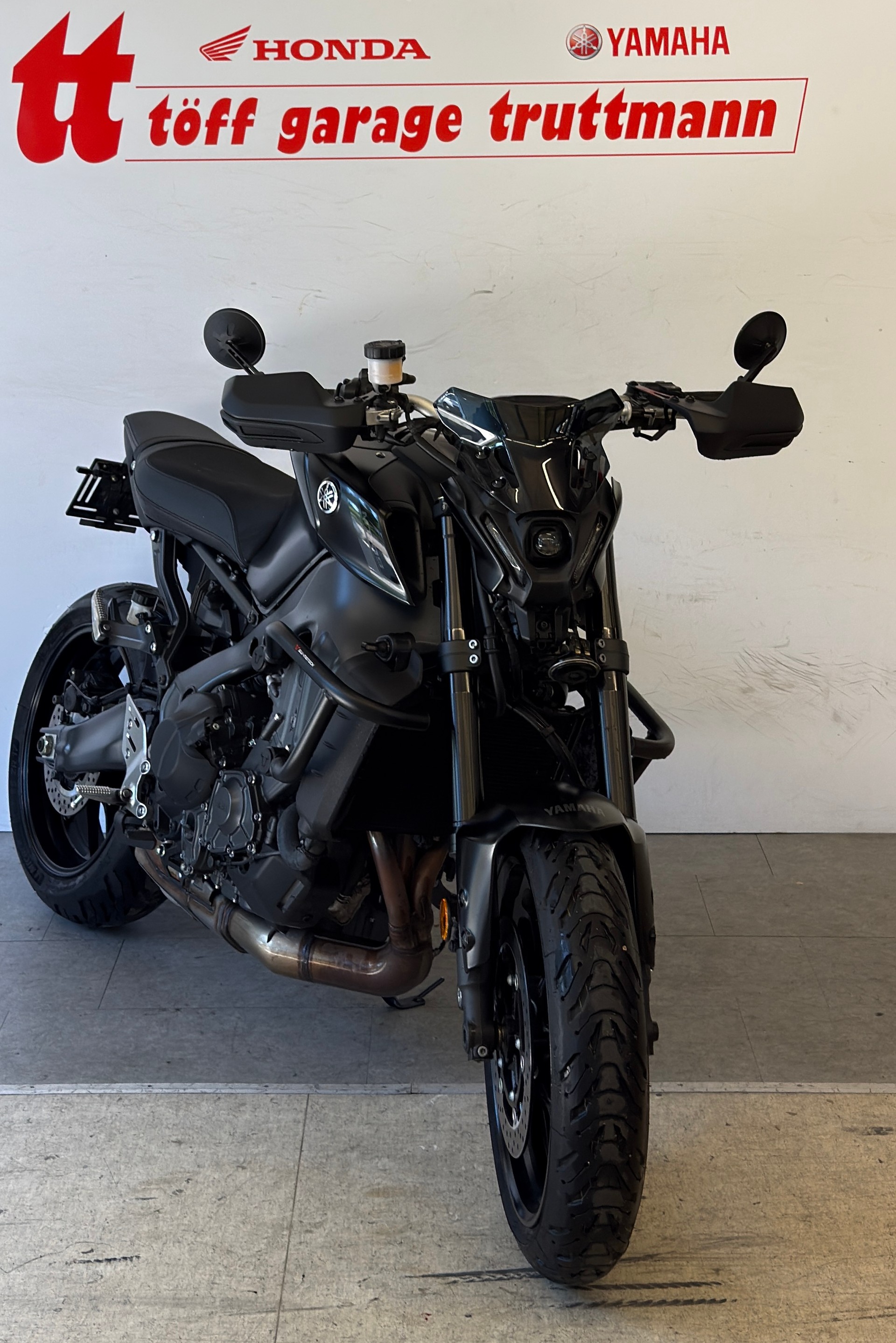 YAMAHA MT-09-showroom-element-2