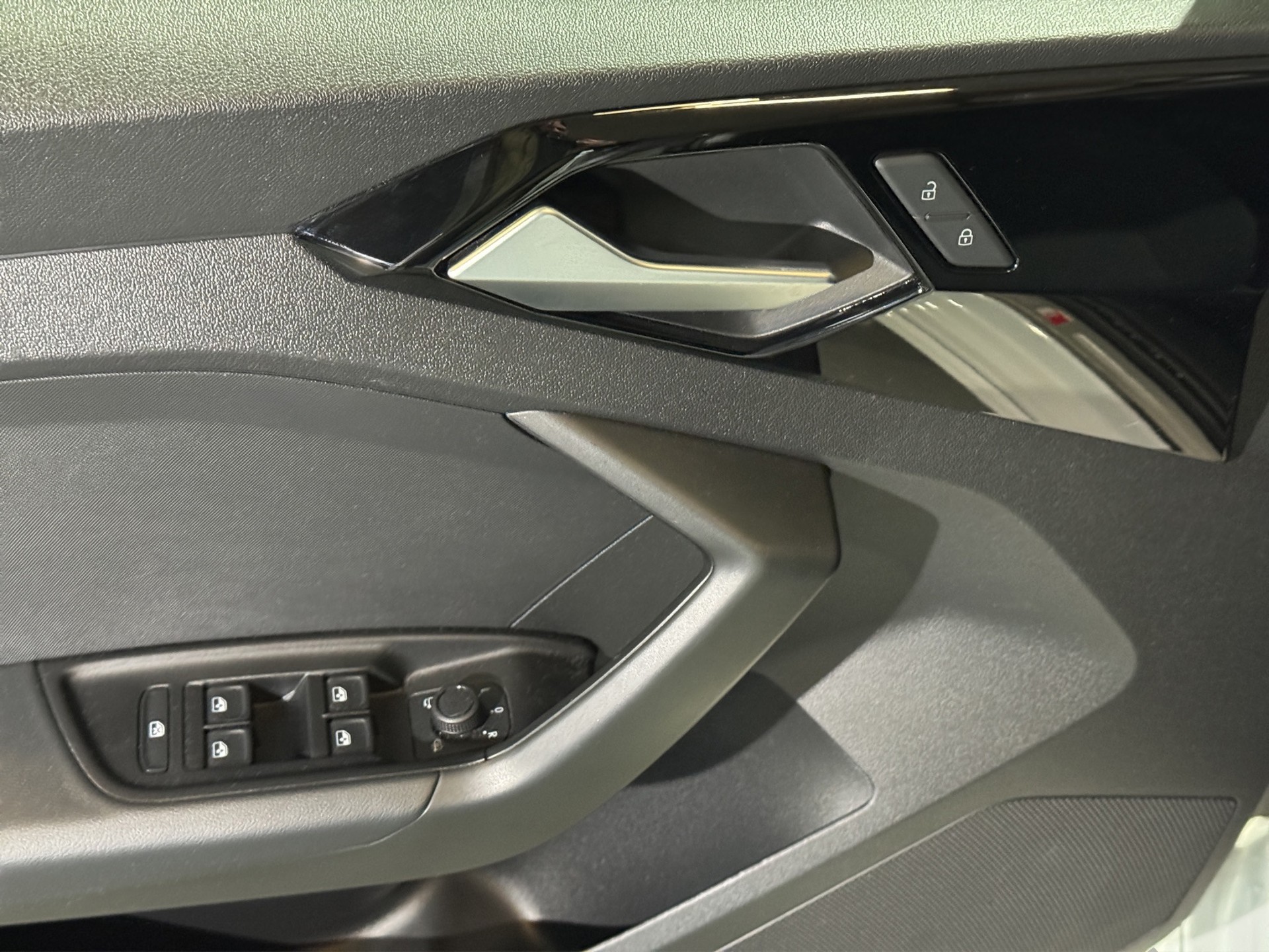 AUDI A1 allstreet 30 TFSI S-tronic-image-8
