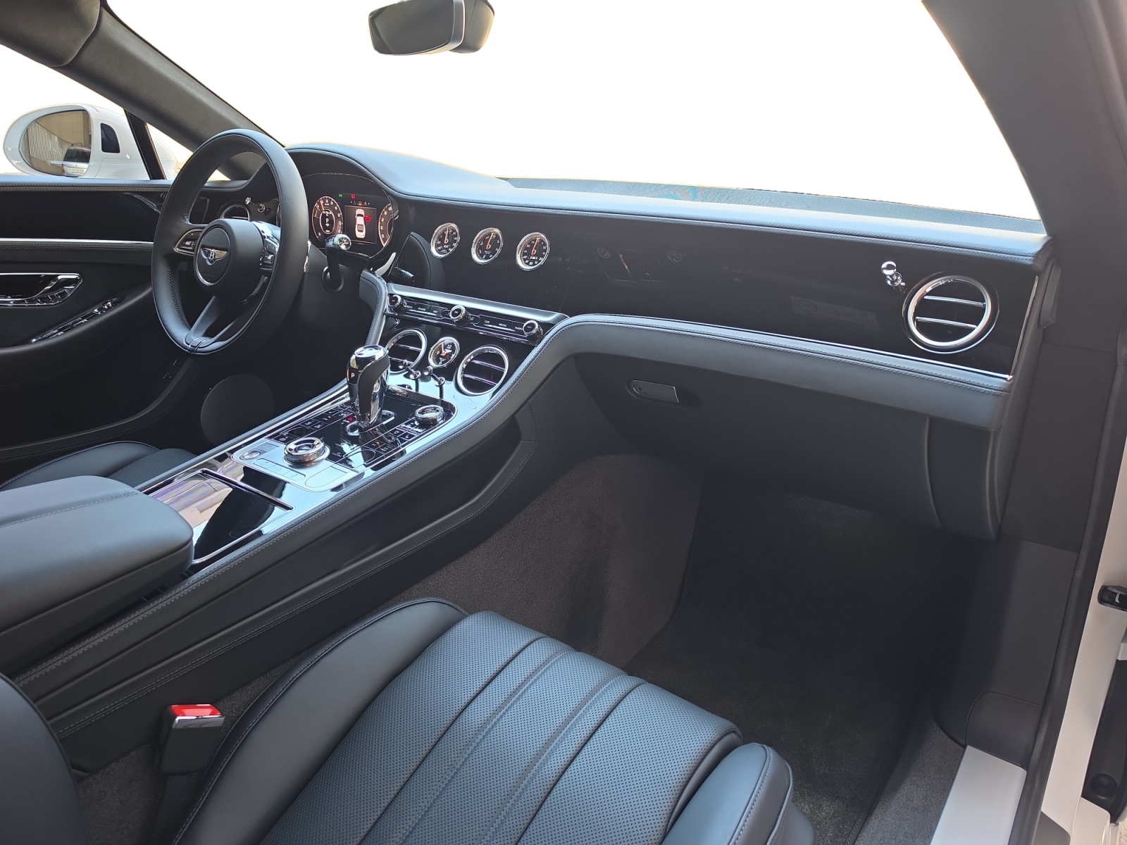 BENTLEY Continental GT V8 PHEV 680 PS/ 1.9% Leasing möglich.-image-12