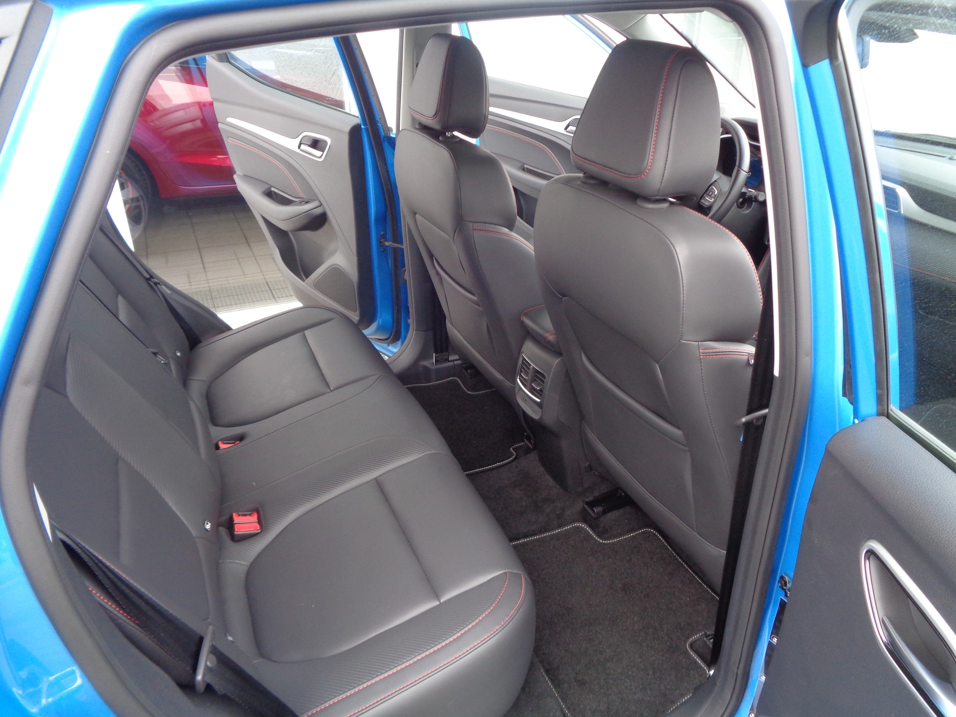 MG ZS EV 70kWh Luxury-image-11