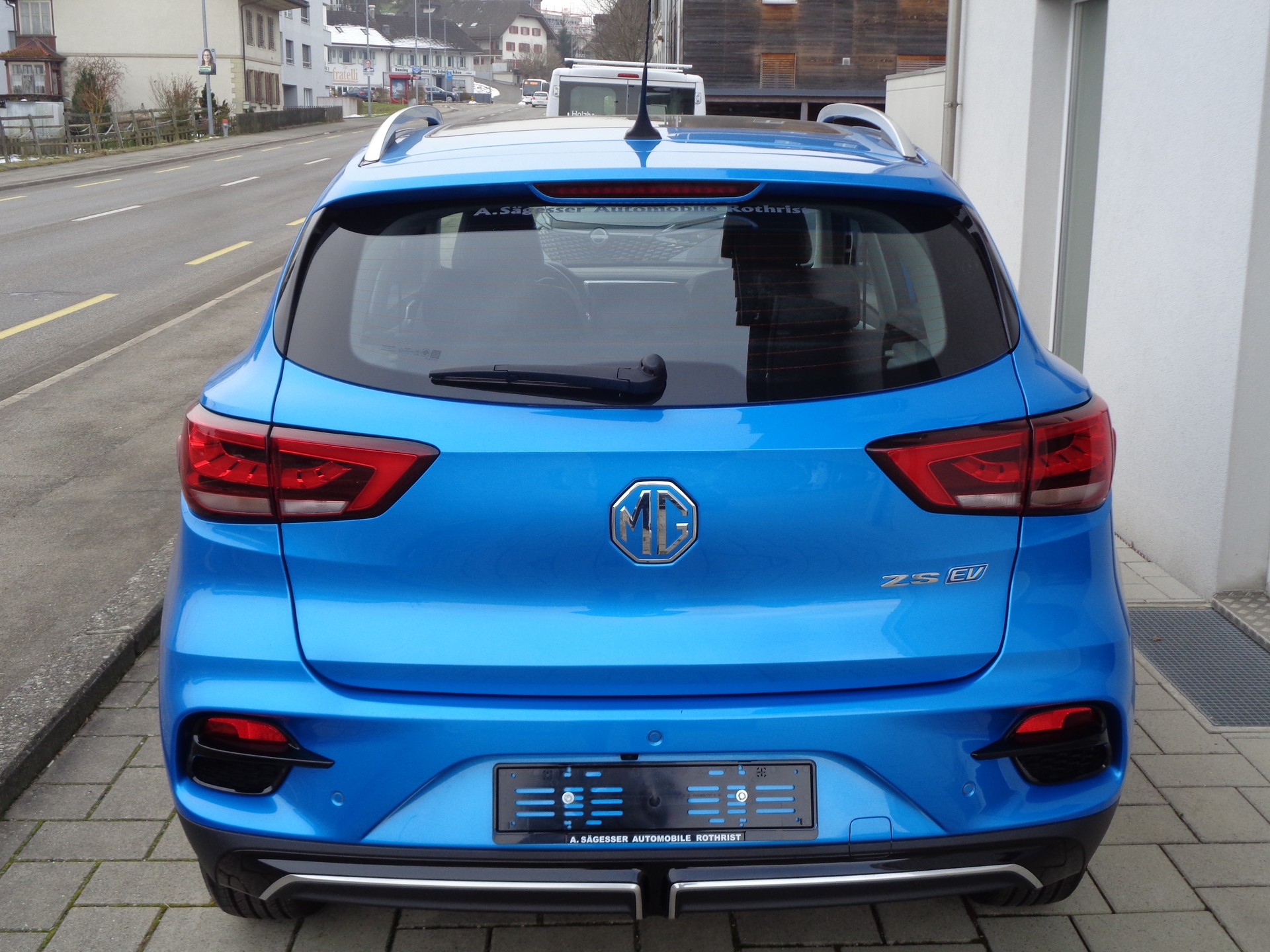 MG ZS EV 70kWh Luxury-image-7