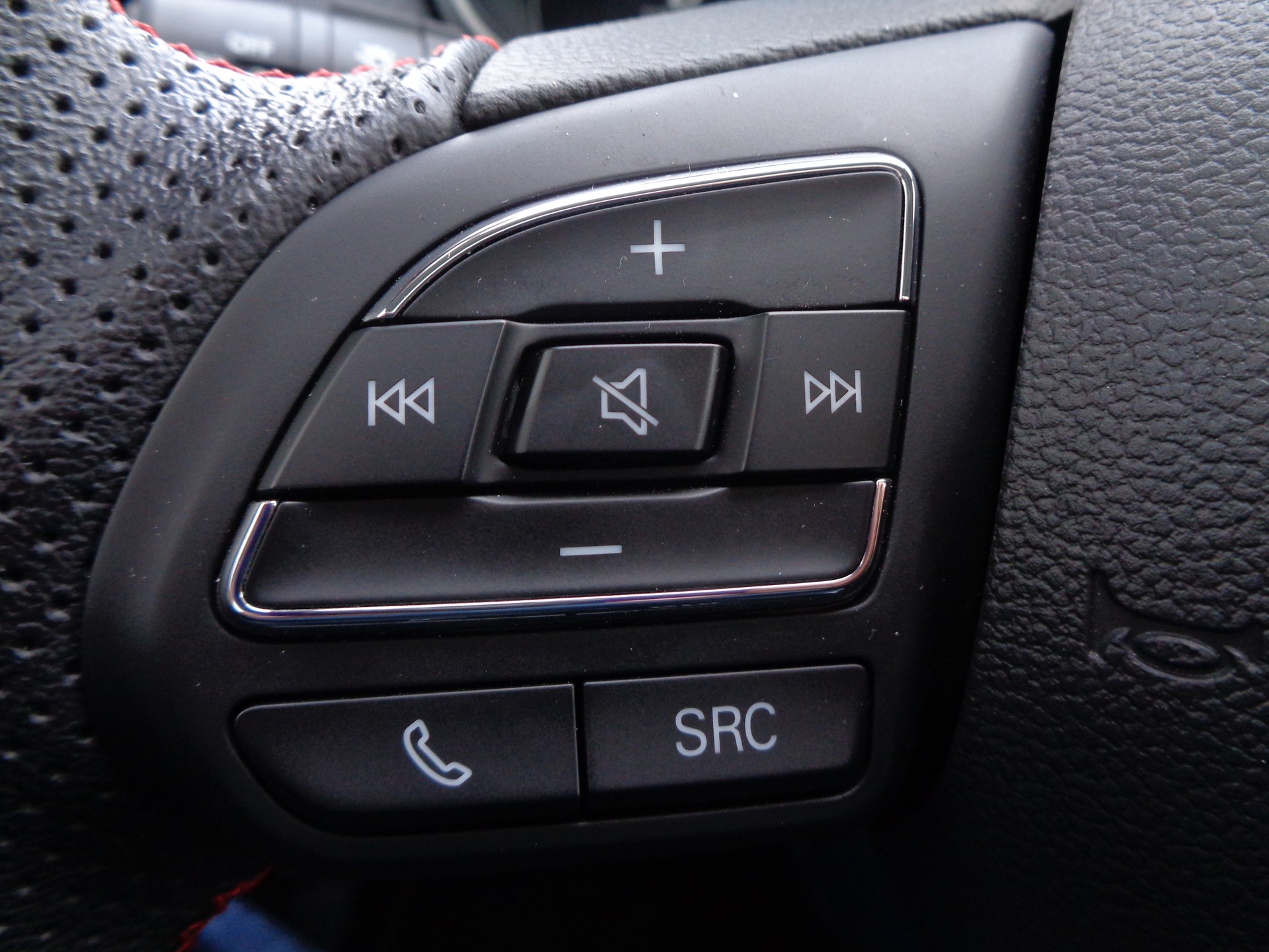 MG ZS EV 70kWh Luxury-image-23
