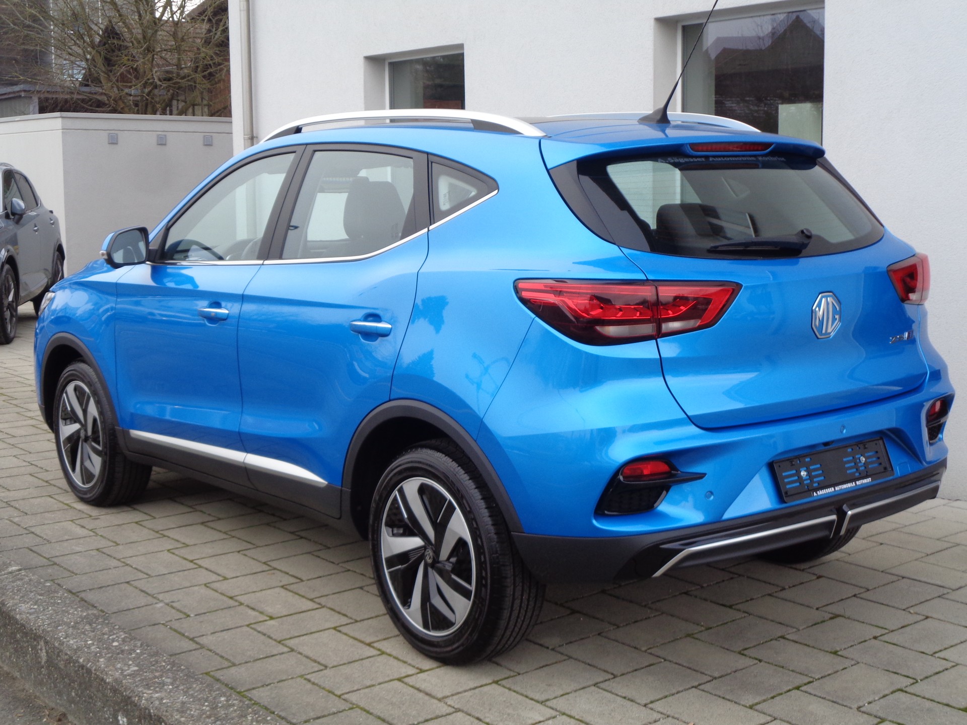 MG ZS EV 70kWh Luxury-image-6