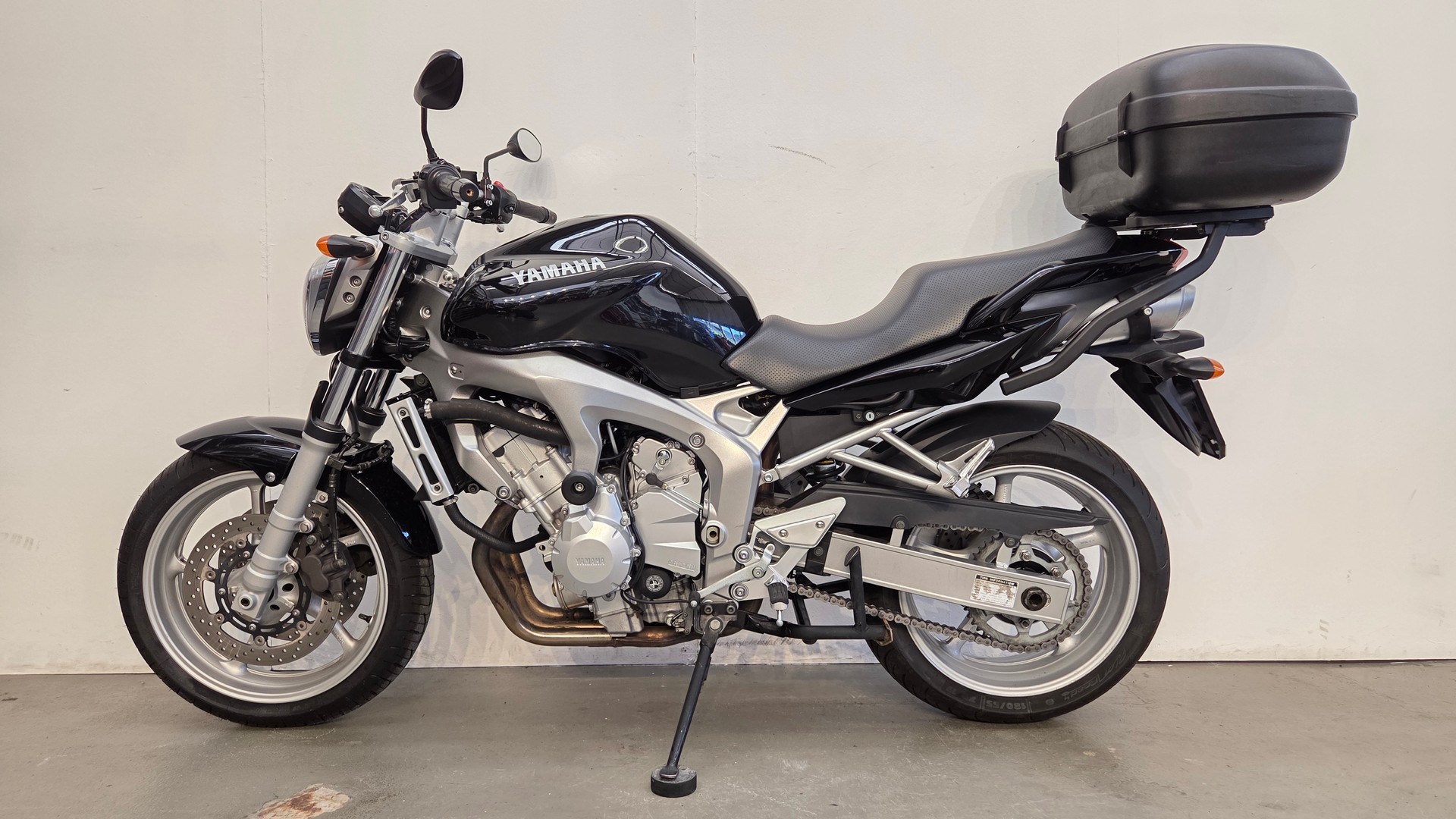 YAMAHA FZ6 N-showroom-element-1