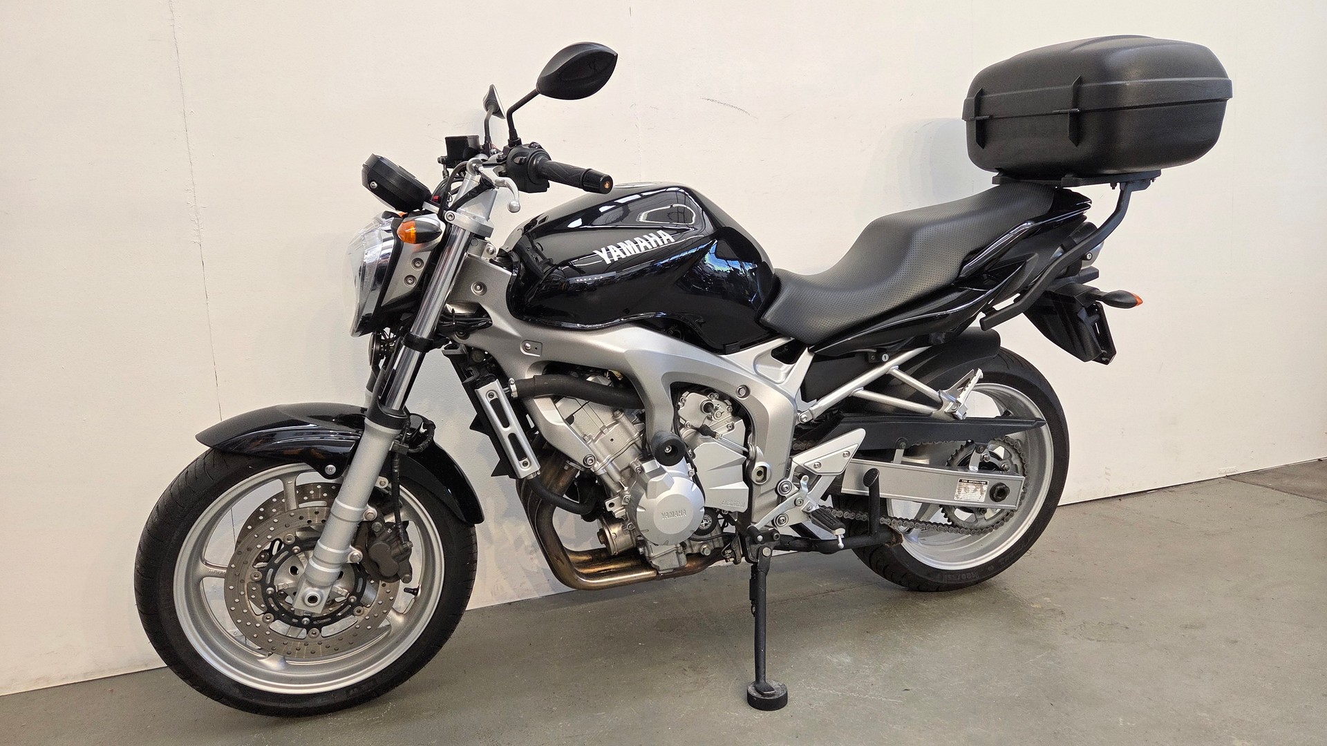 YAMAHA FZ6 N-showroom-element-3