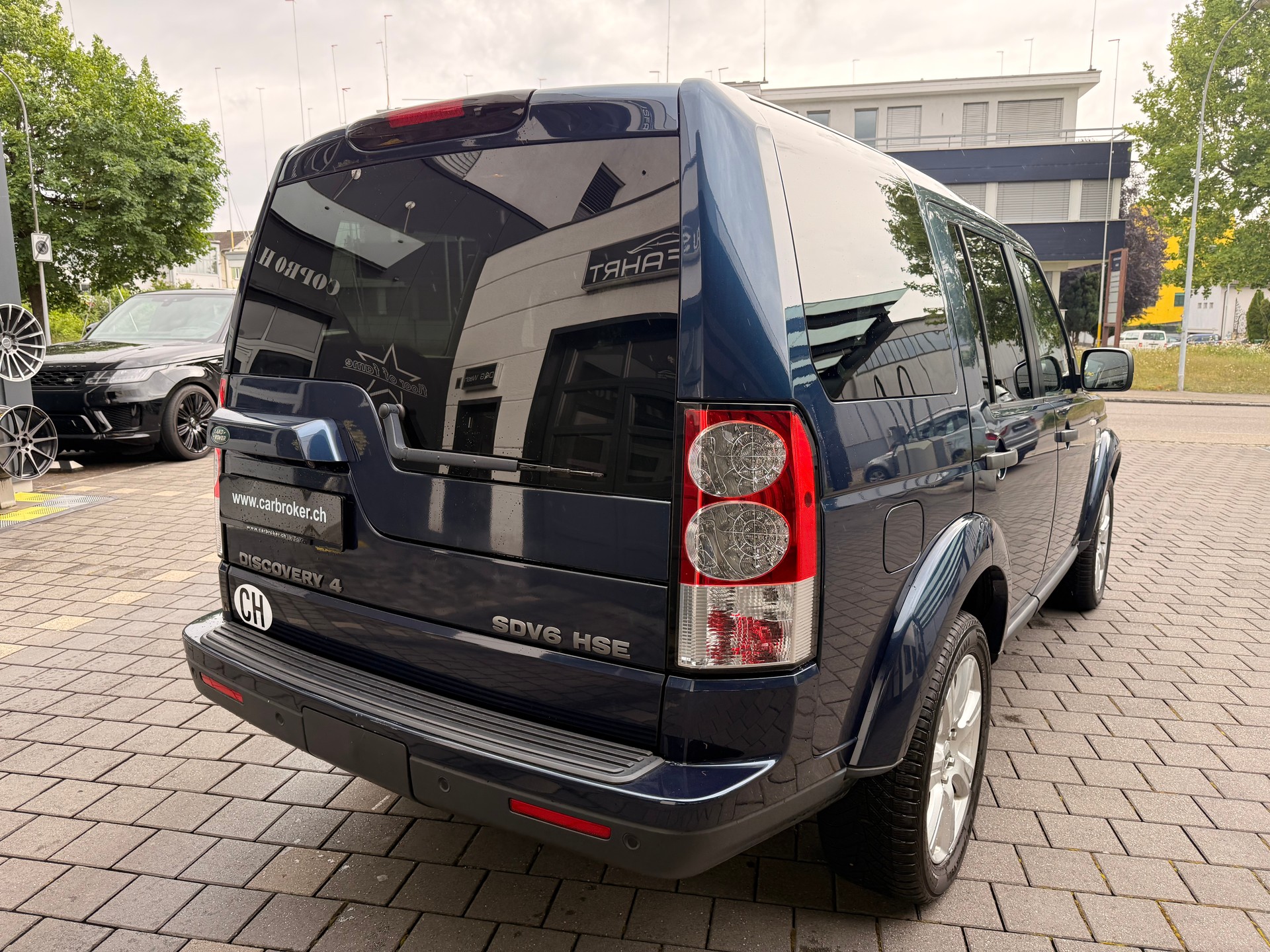 LAND ROVER Discovery 3.0 SDV6 HSE Automatic-image-8
