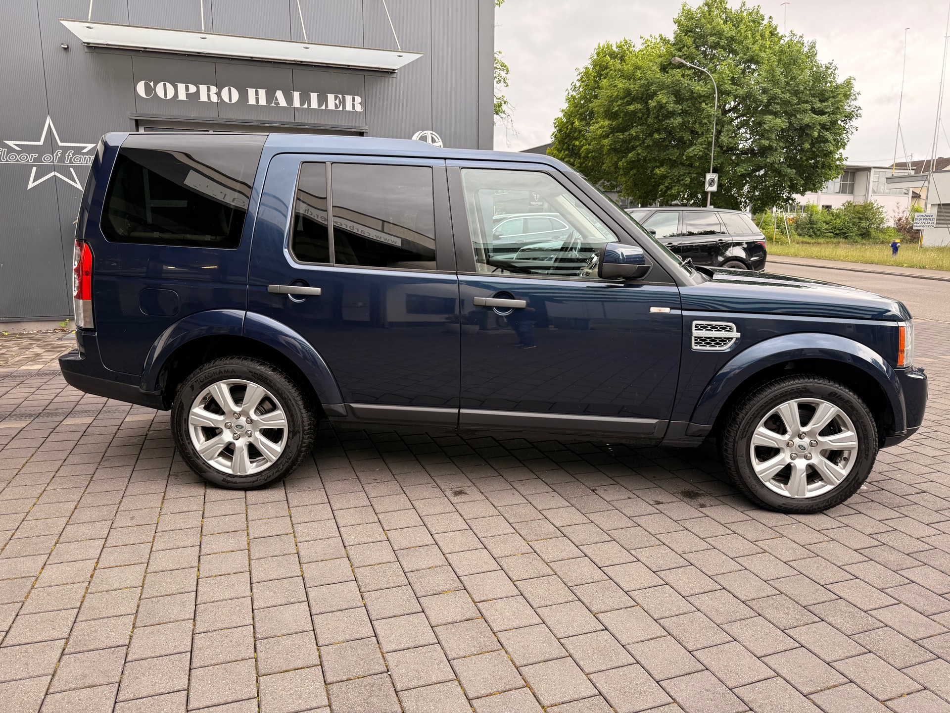 LAND ROVER Discovery 3.0 SDV6 HSE Automatic-image-6