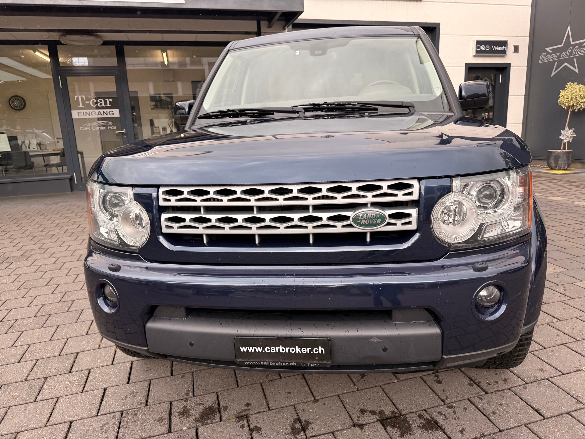 LAND ROVER Discovery 3.0 SDV6 HSE Automatic-image-3