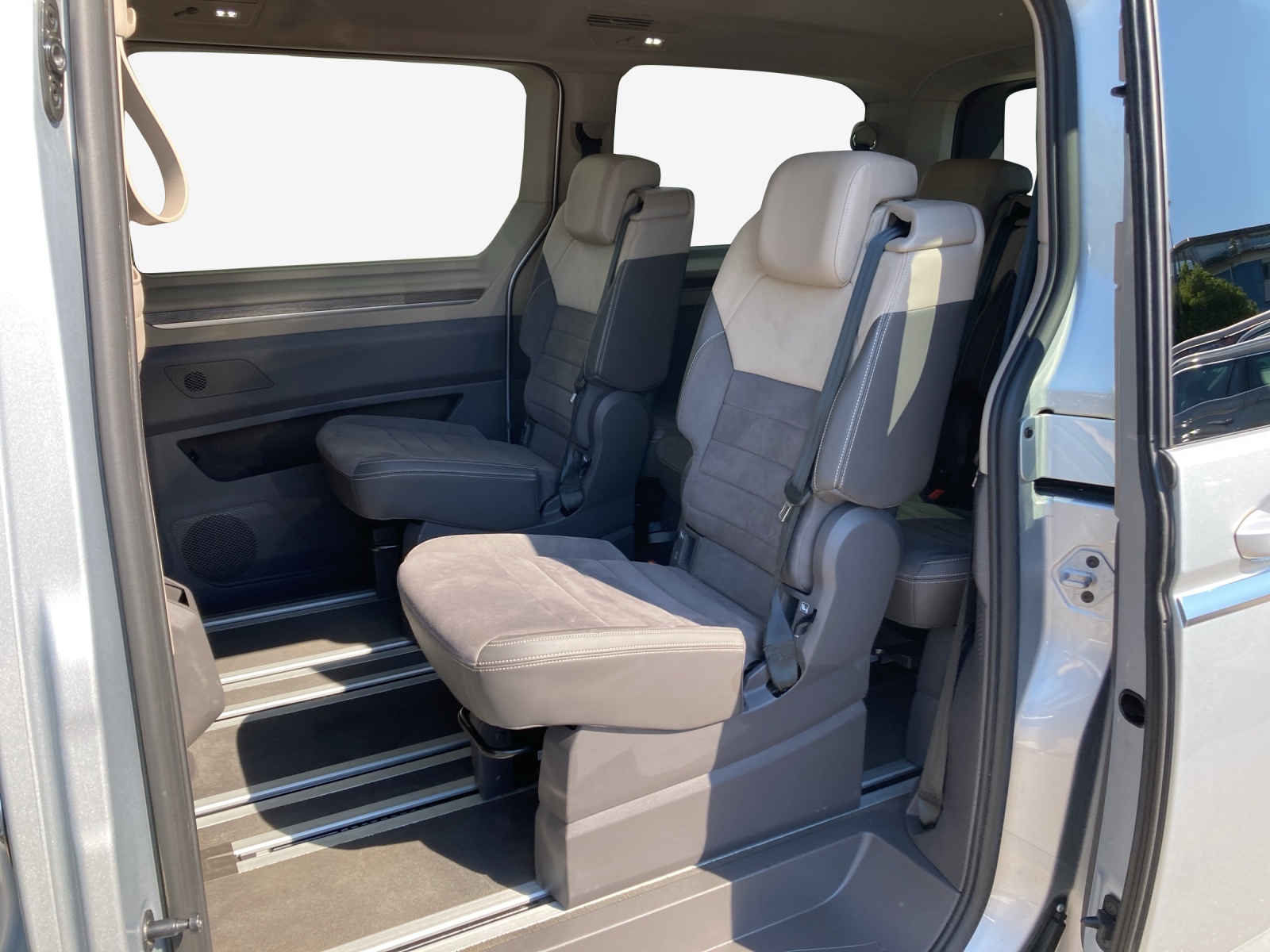 VW Multivan 2.0 TDI Style DSG Lang-image-11