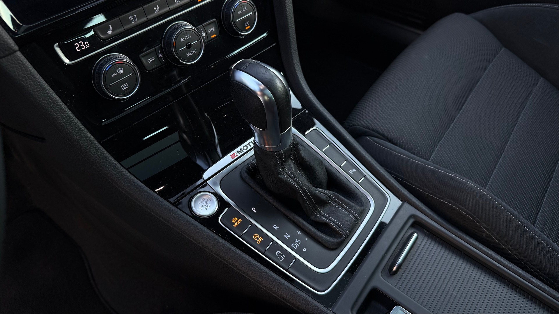 VW Golf Variant 2.0 TSI R 4Motion DSG-image-7