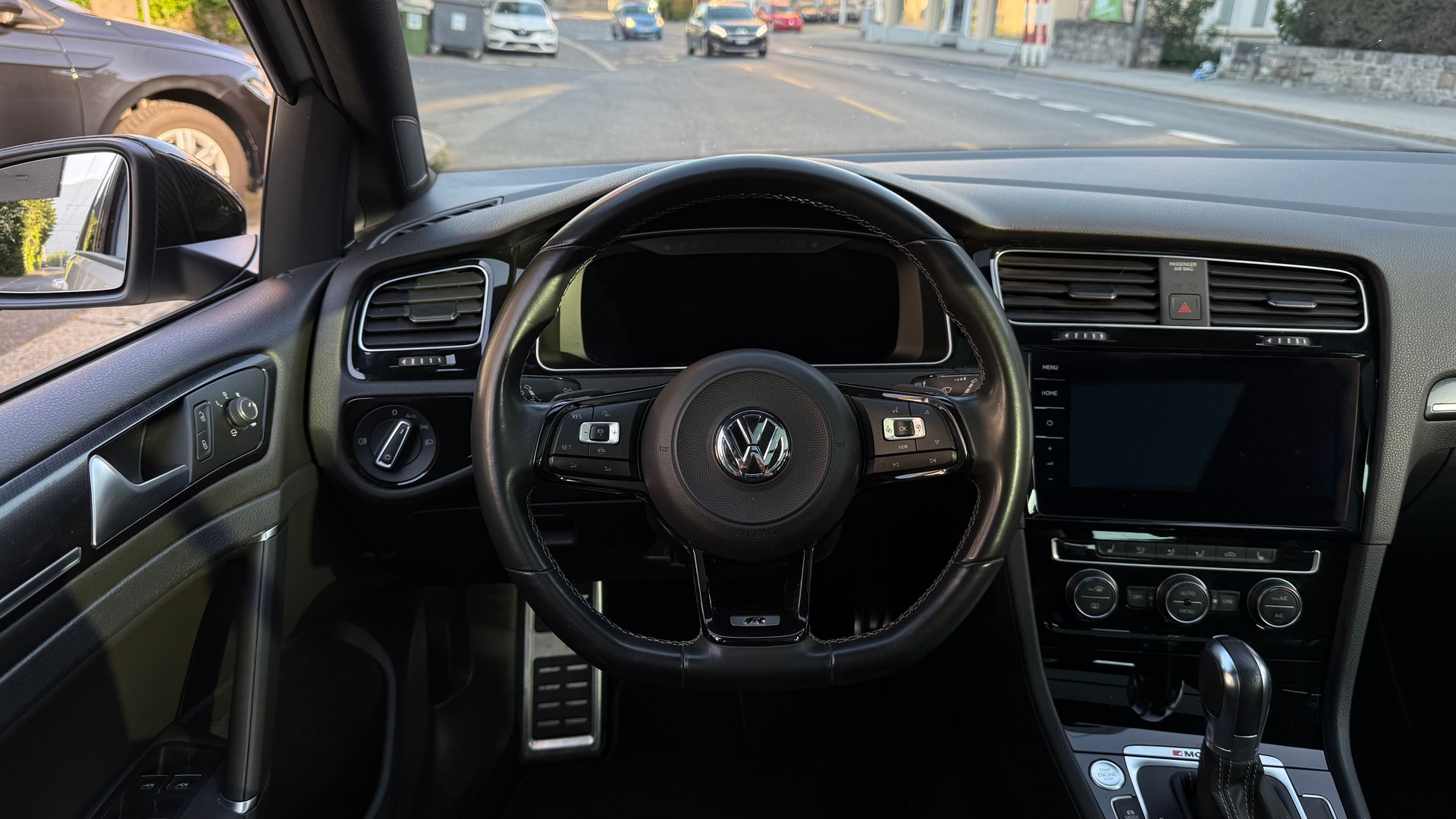 VW Golf Variant 2.0 TSI R 4Motion DSG-image-8