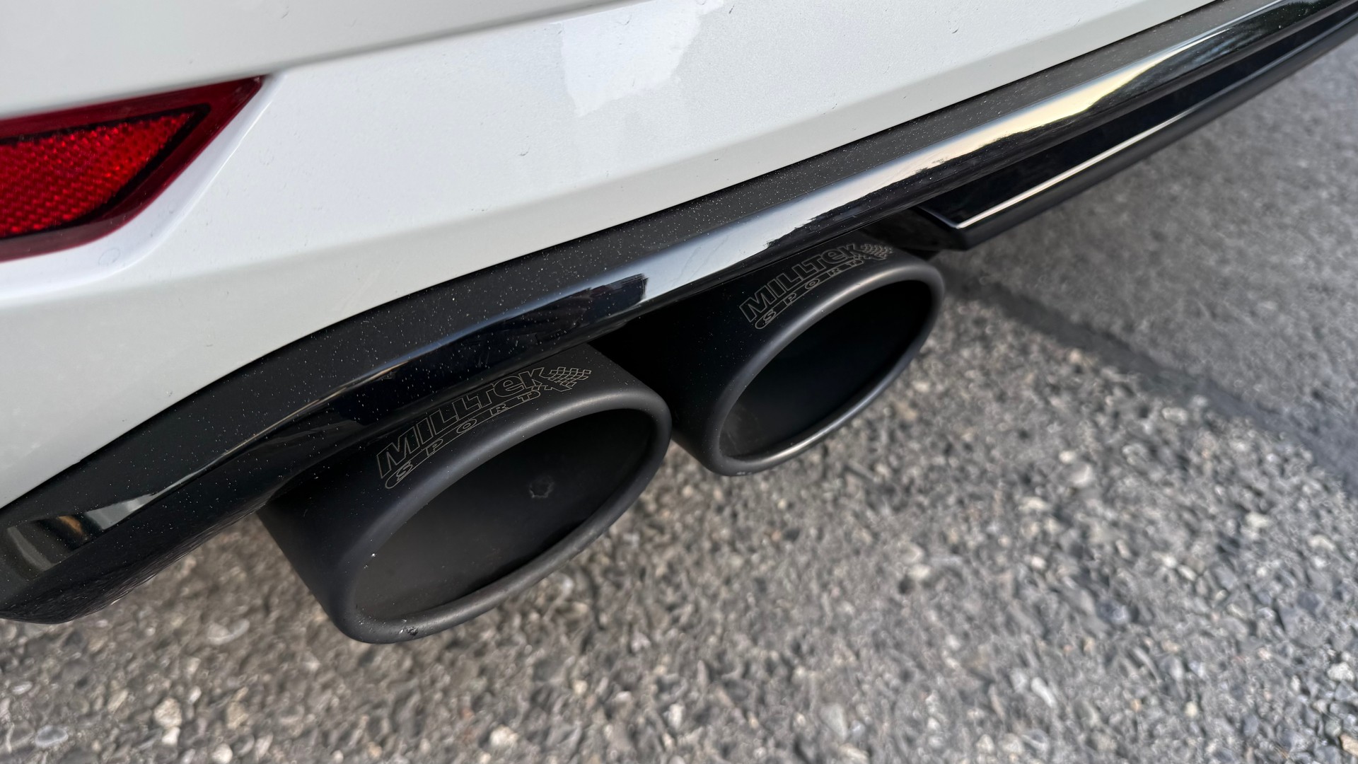 VW Golf Variant 2.0 TSI R 4Motion DSG-image-3