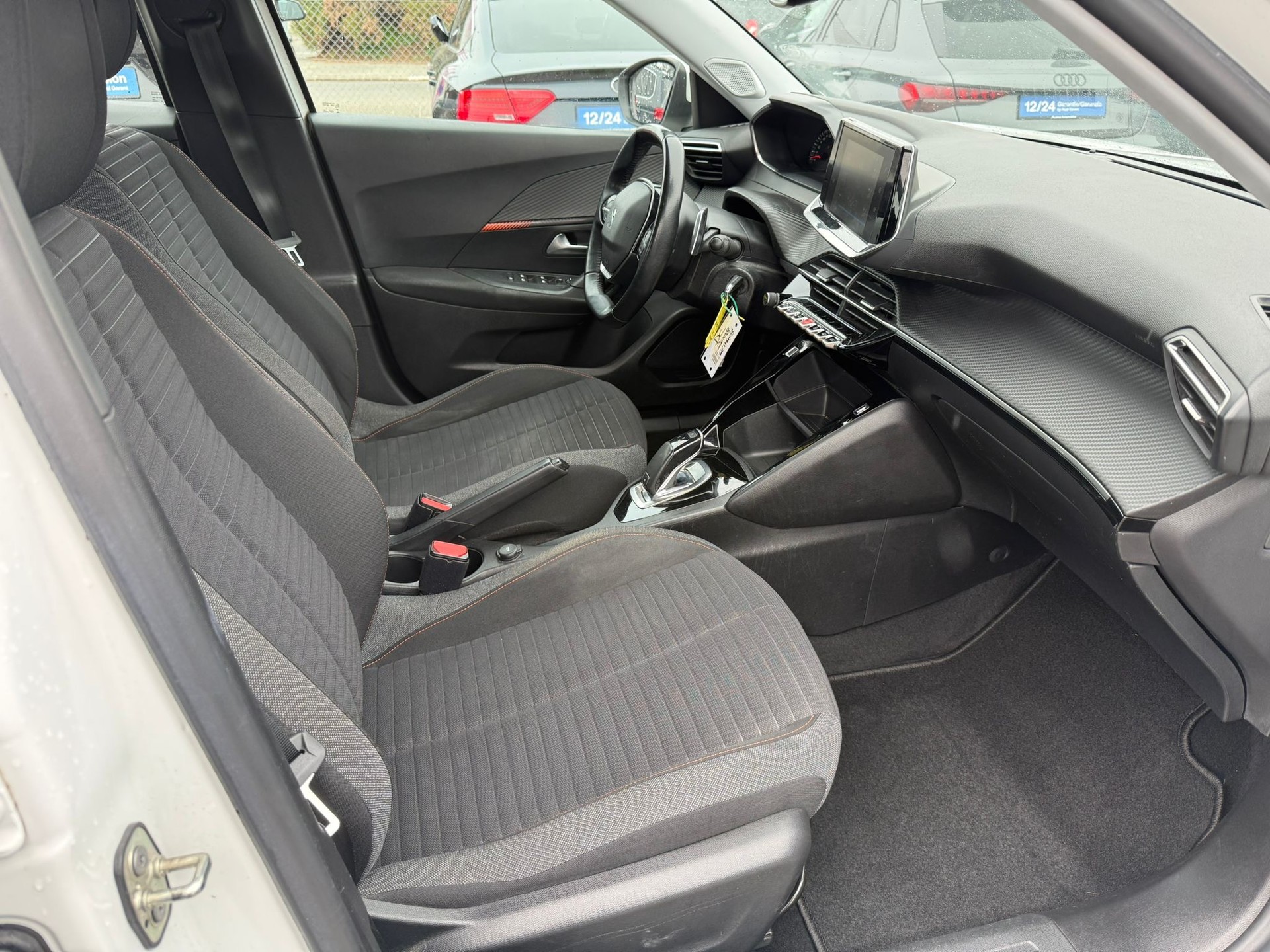 PEUGEOT 2008 1.5 BlueHDi Allure Pack EAT8-image-8