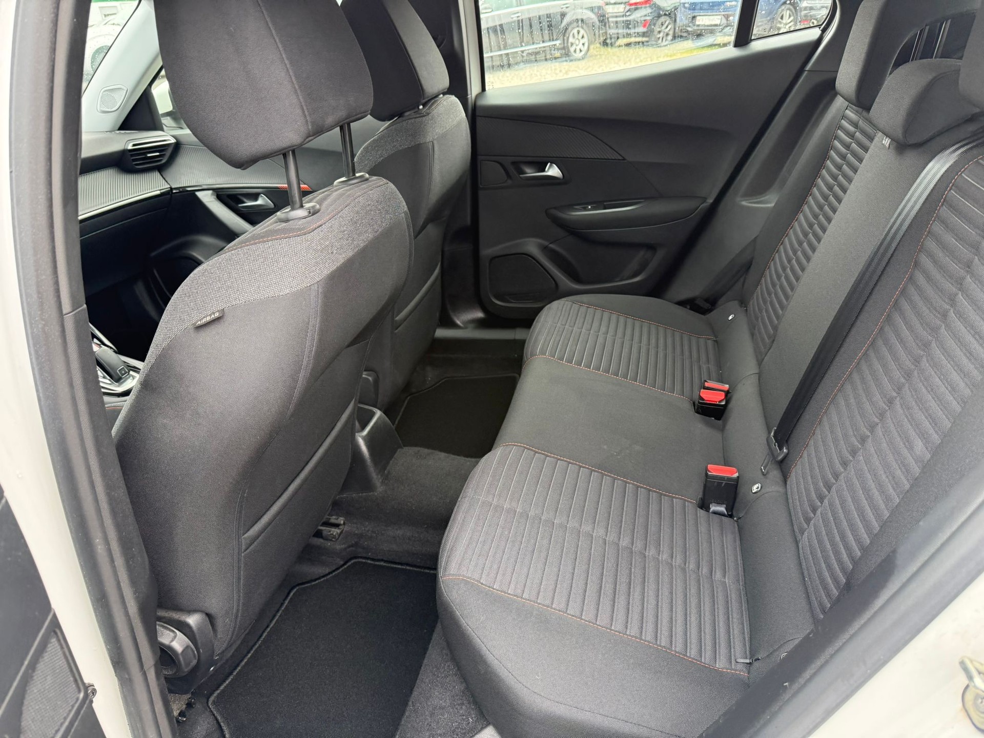 PEUGEOT 2008 1.5 BlueHDi Allure Pack EAT8-image-7