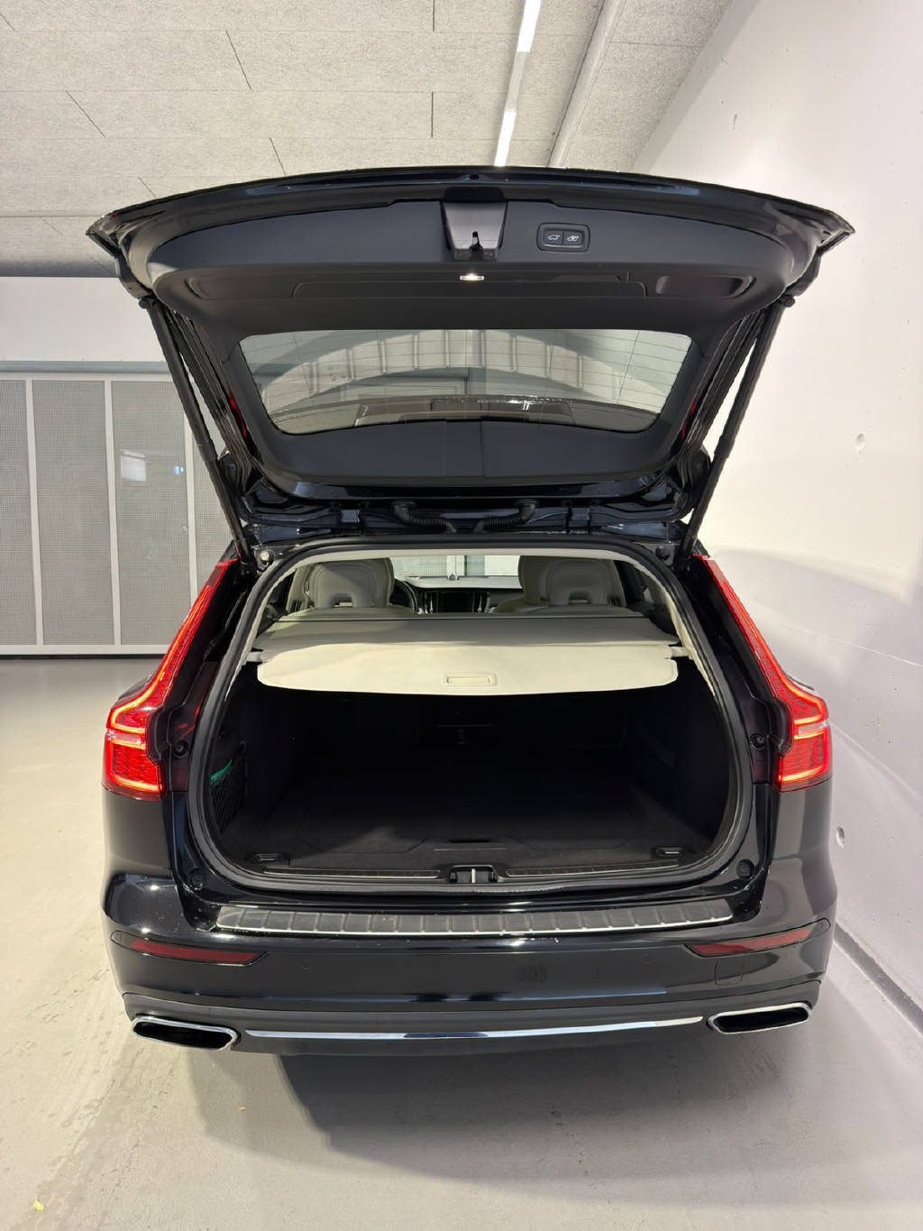 VOLVO V60 2.0 T6 Inscription AWD-image-10