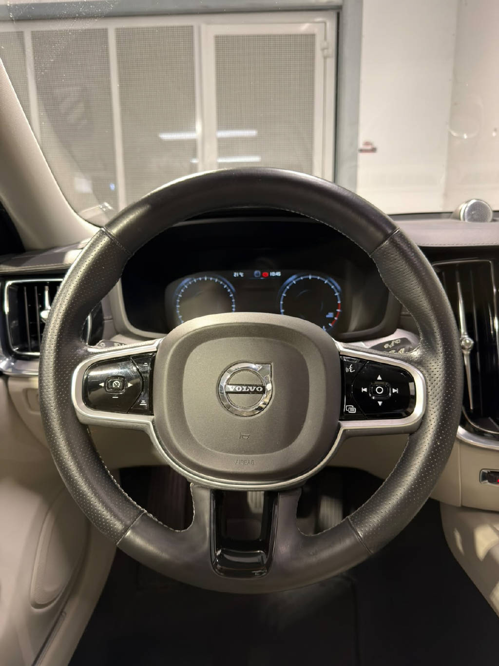 VOLVO V60 2.0 T6 Inscription AWD-image-5
